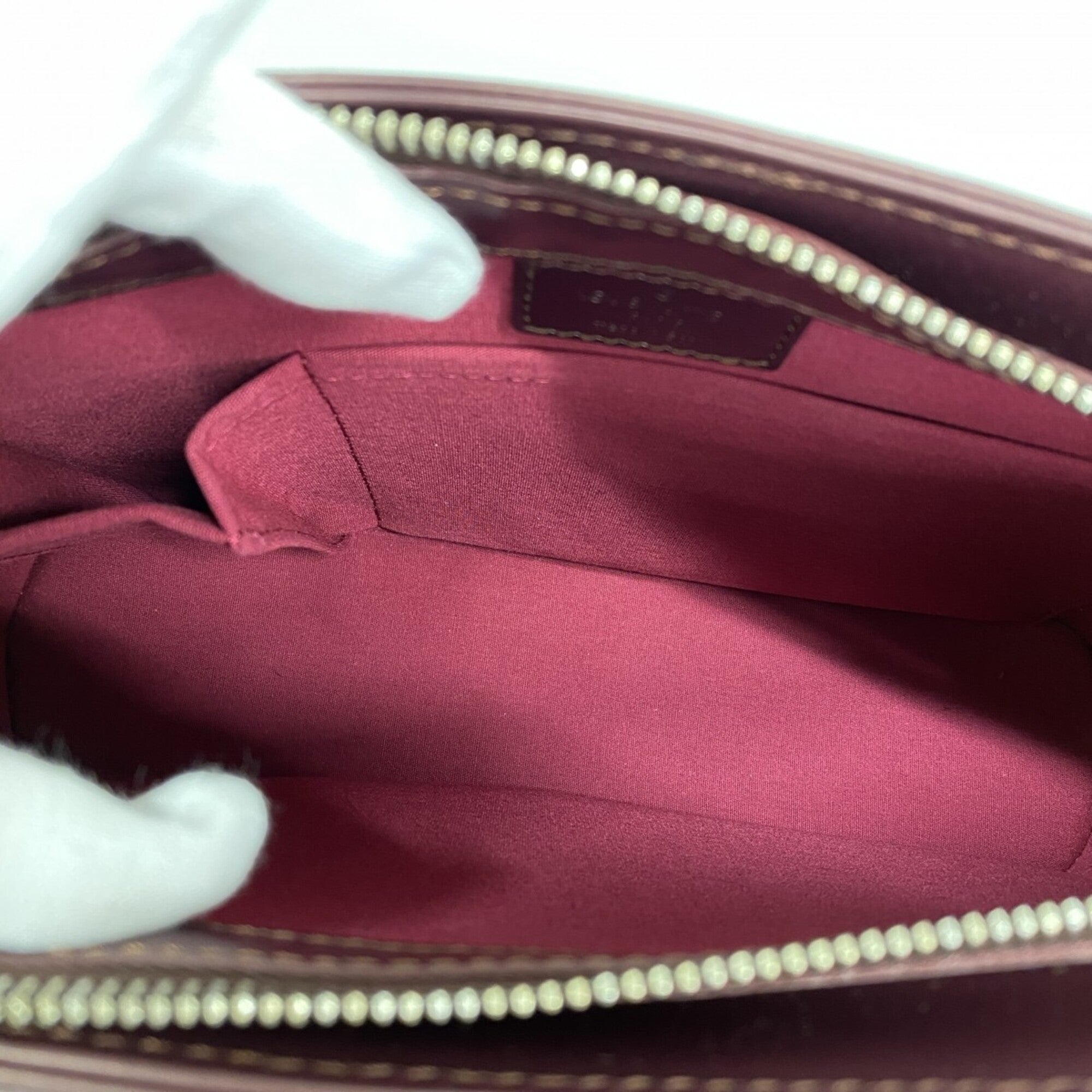 Louis Vuitton Violet Shoulder Bag (Pre-Owned)