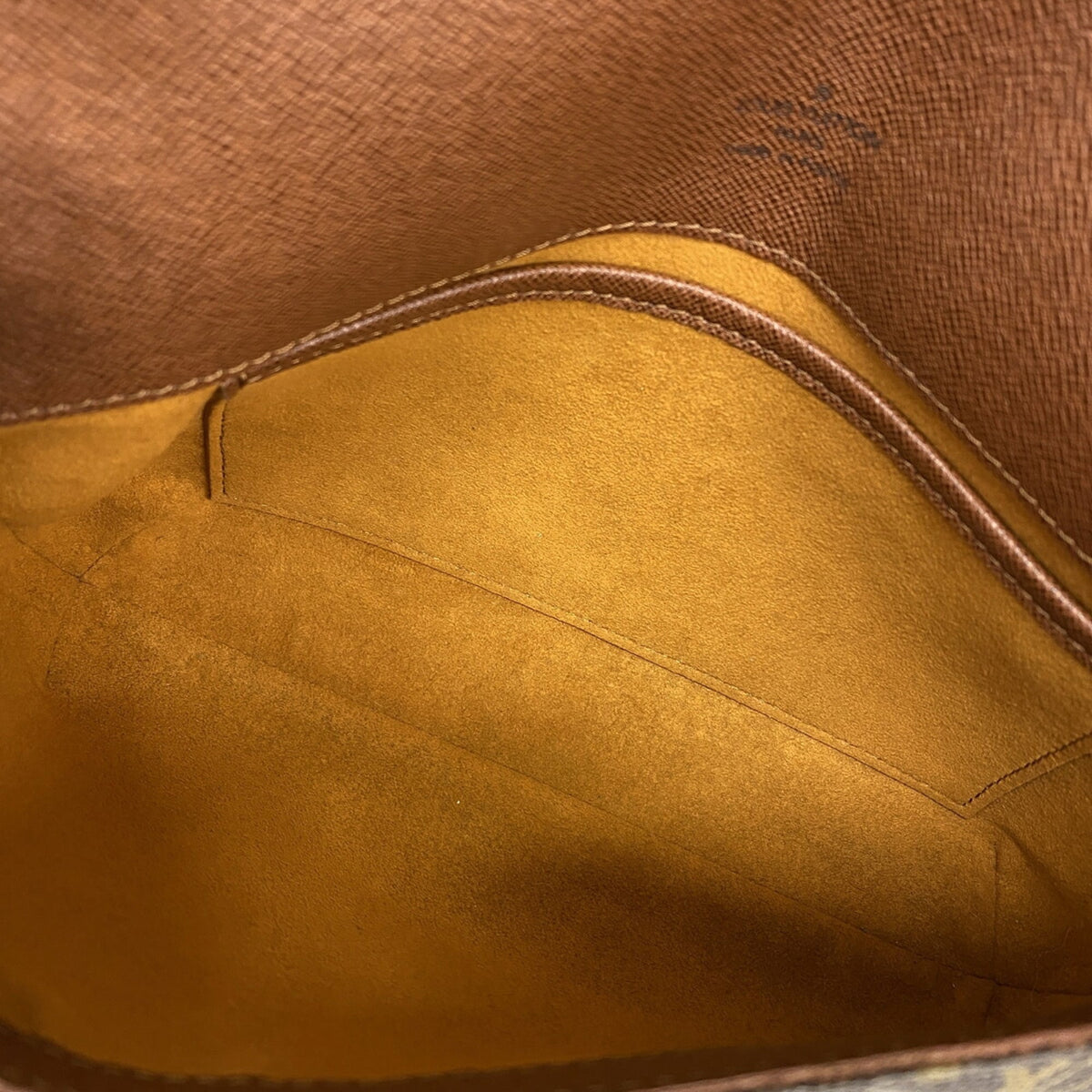 Louis Vuitton Brown Shoulder Bag (Pre-Owned)