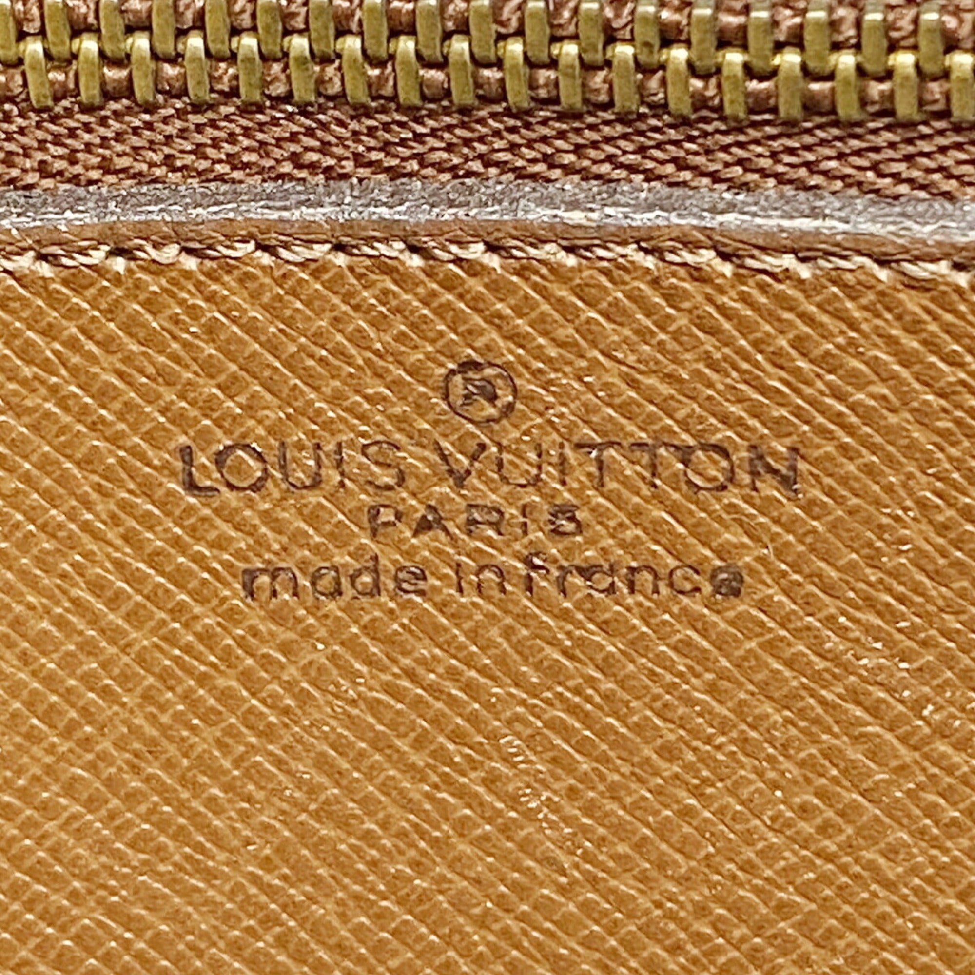 Louis Vuitton Brown Shoulder Bag (Pre-Owned)