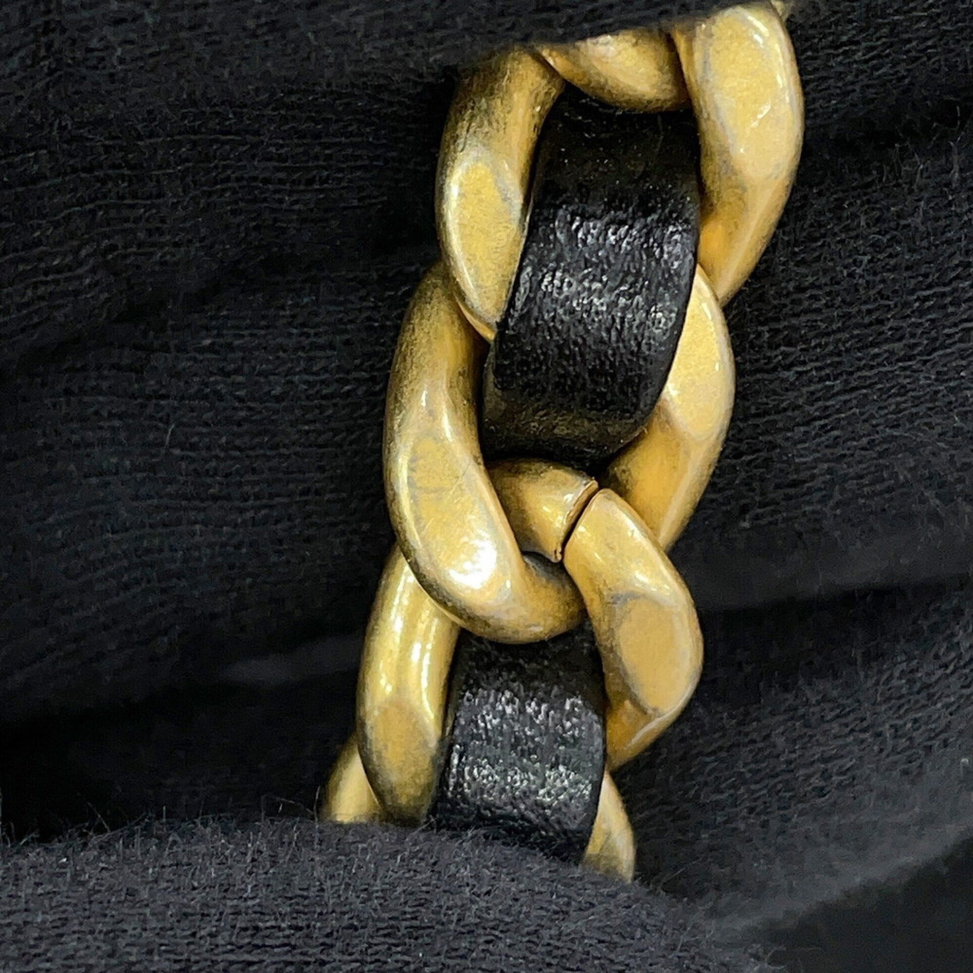 Chanel Black Grained Calfskin Shoulder Bag (Pre-Owned)