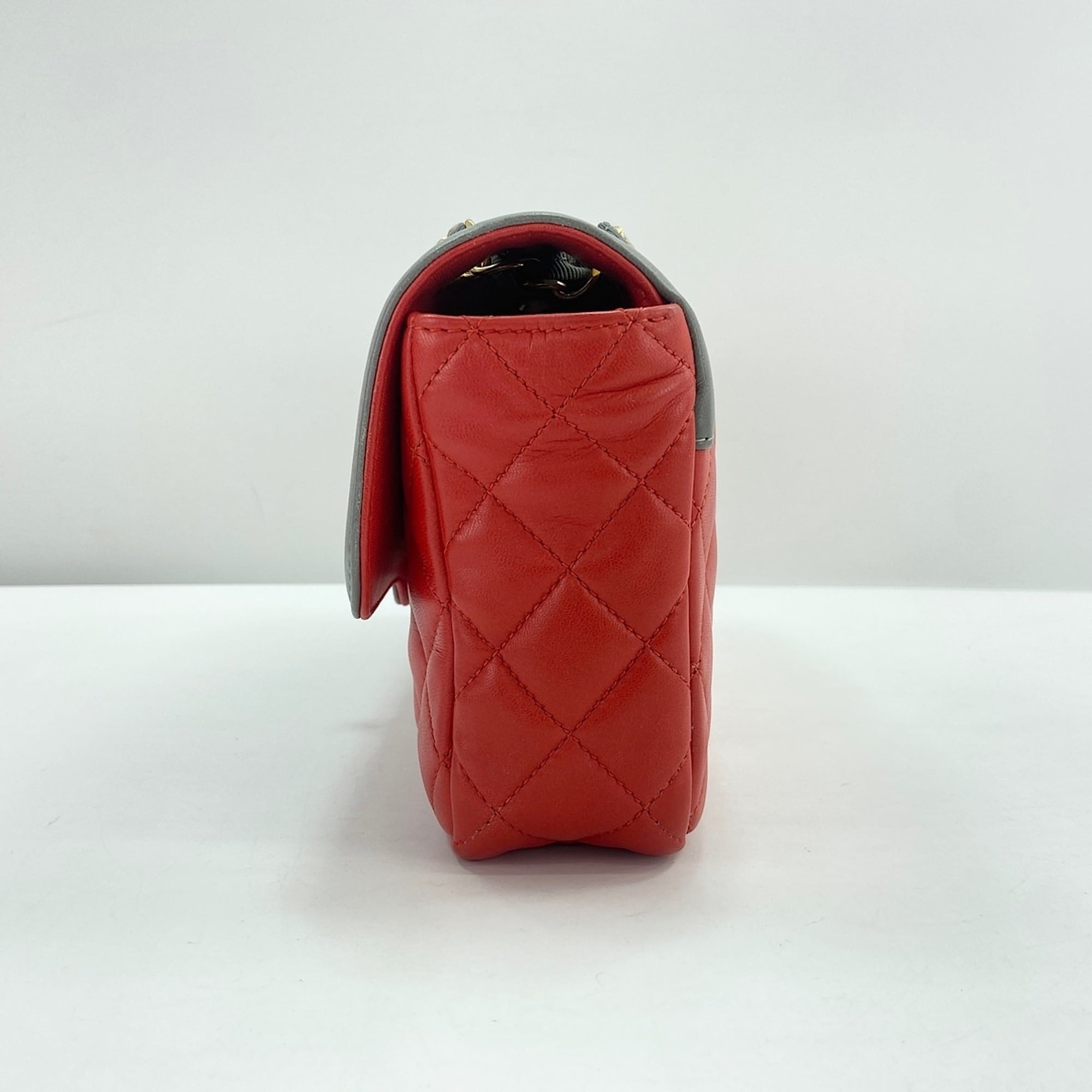 Chanel Red Color Shoulder Bag (Pre-Owned)
