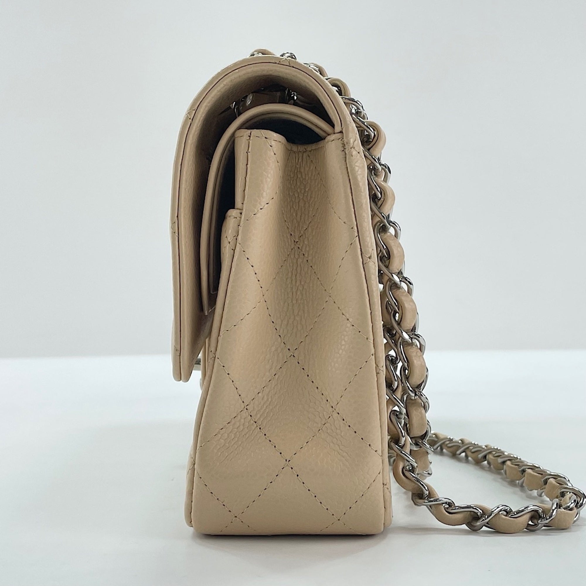 Chanel Beige Shoulder Bag (Pre-Owned)