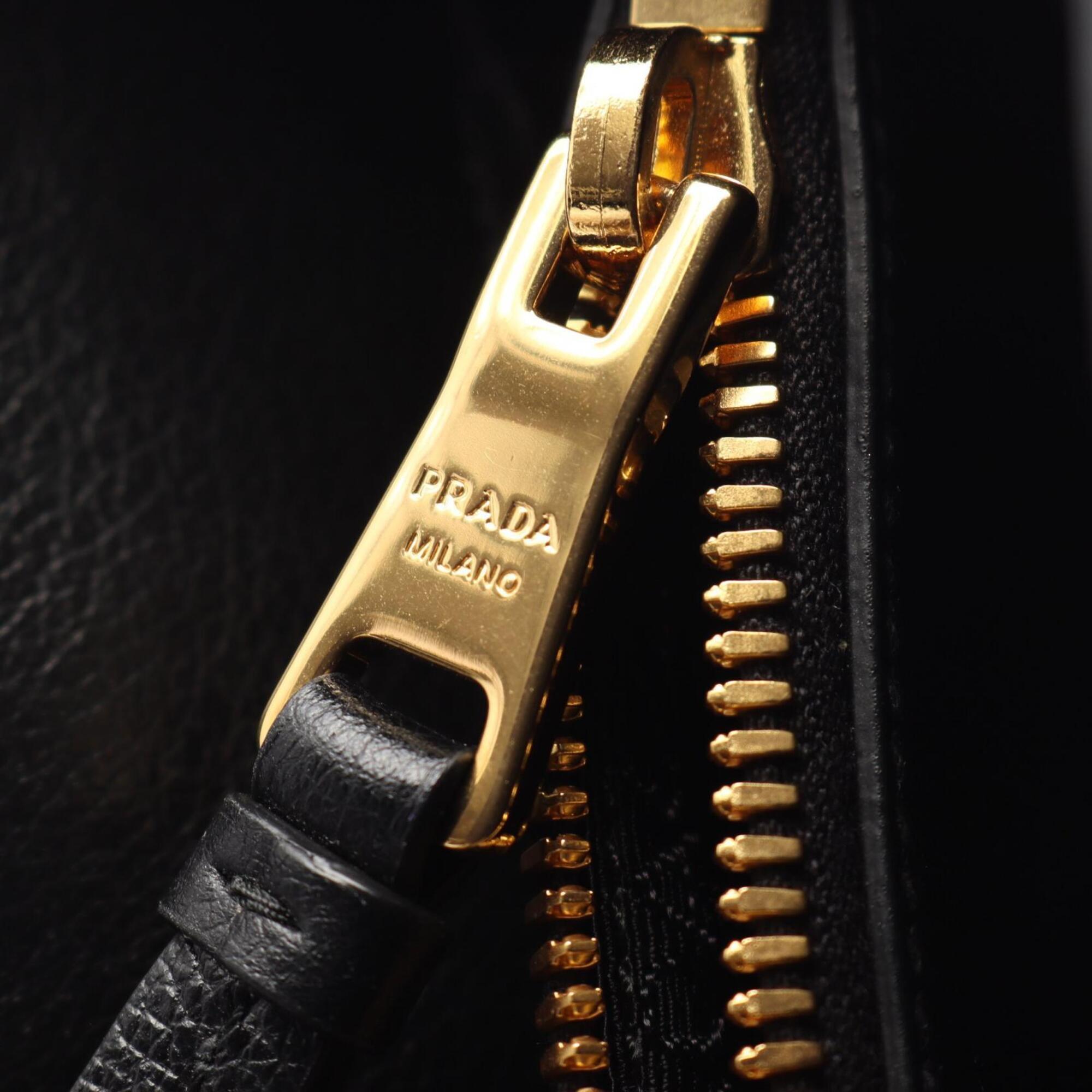 Prada Black Leather Handbag (Pre-Owned)