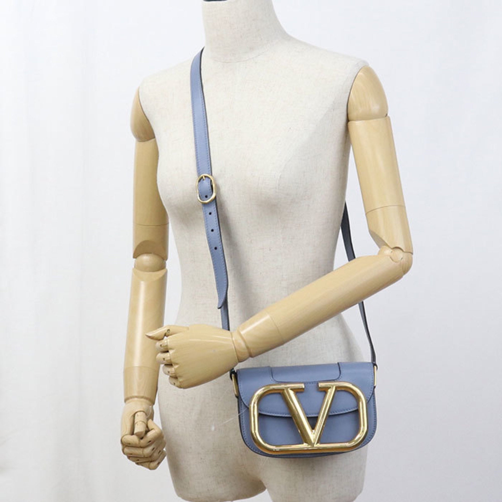Valentino Garavani Blue Leather Shoulder Bag (Pre-Owned)