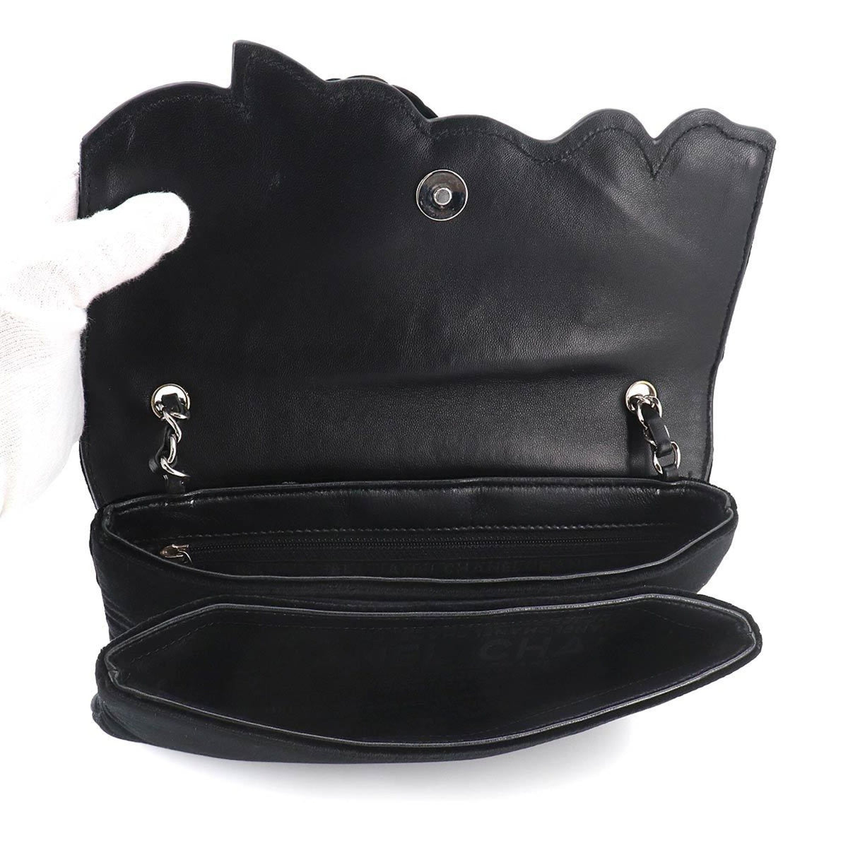 Chanel Black Leather Handbag Shoulder Bag (Pre-Owned)