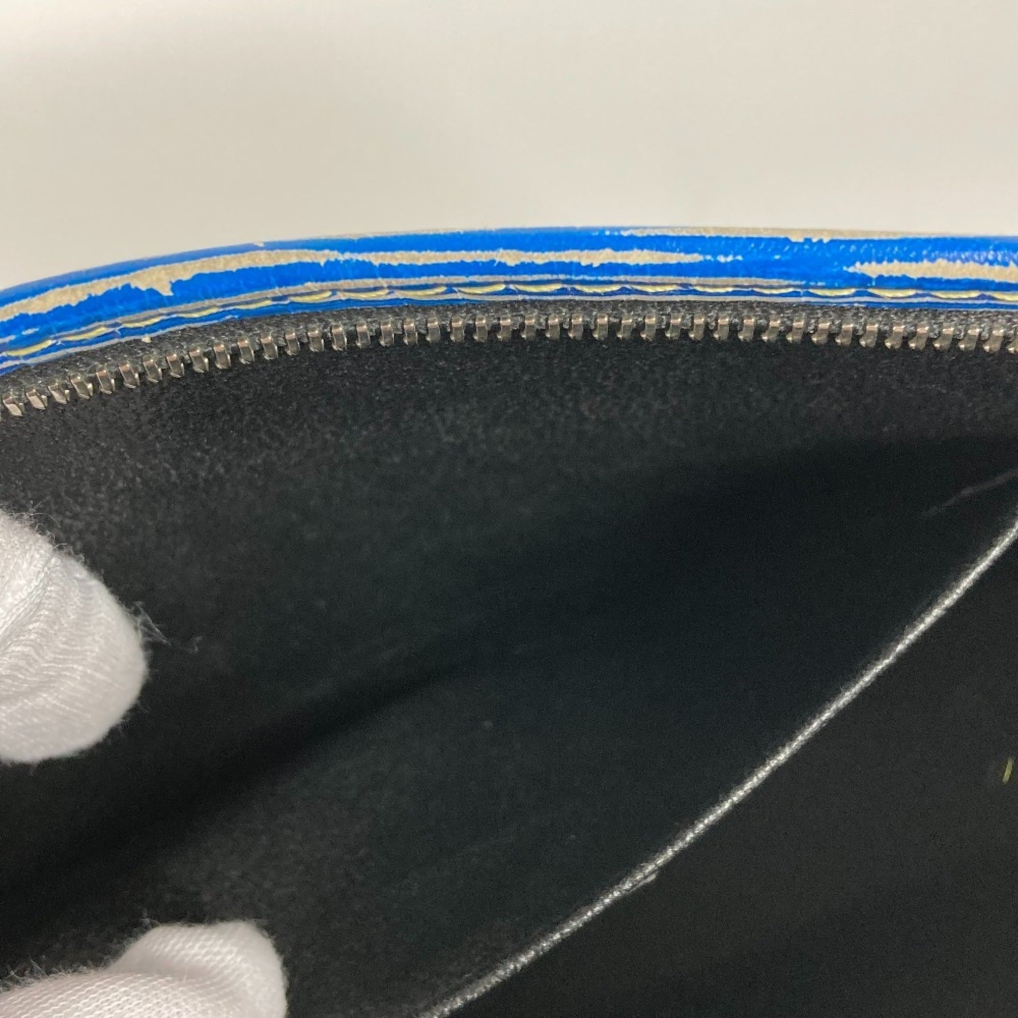 Louis Vuitton Epi Blue Epi Leather Pouch (Pre-Owned)