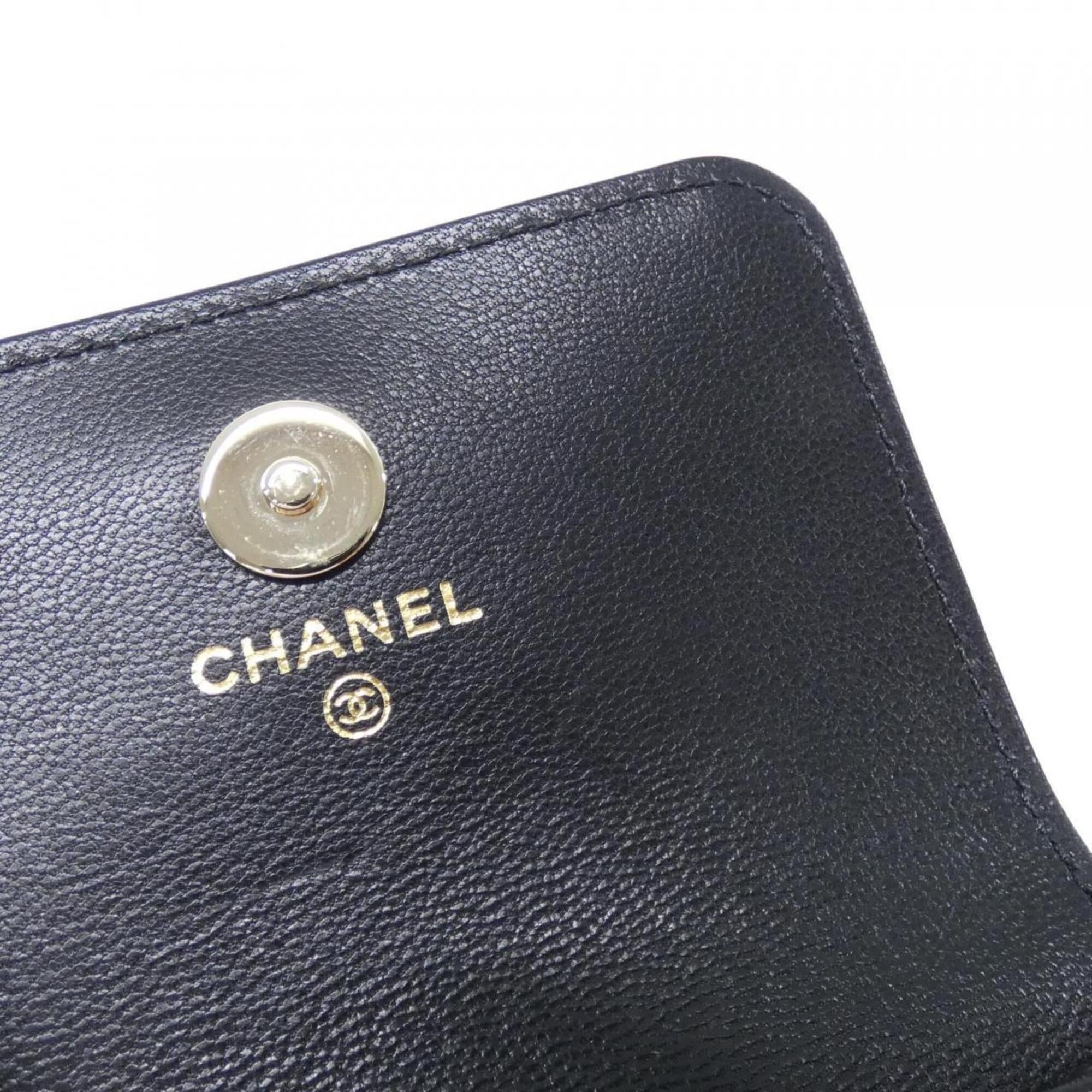Chanel Black Leather Fanny Pack (Pre-Owned)