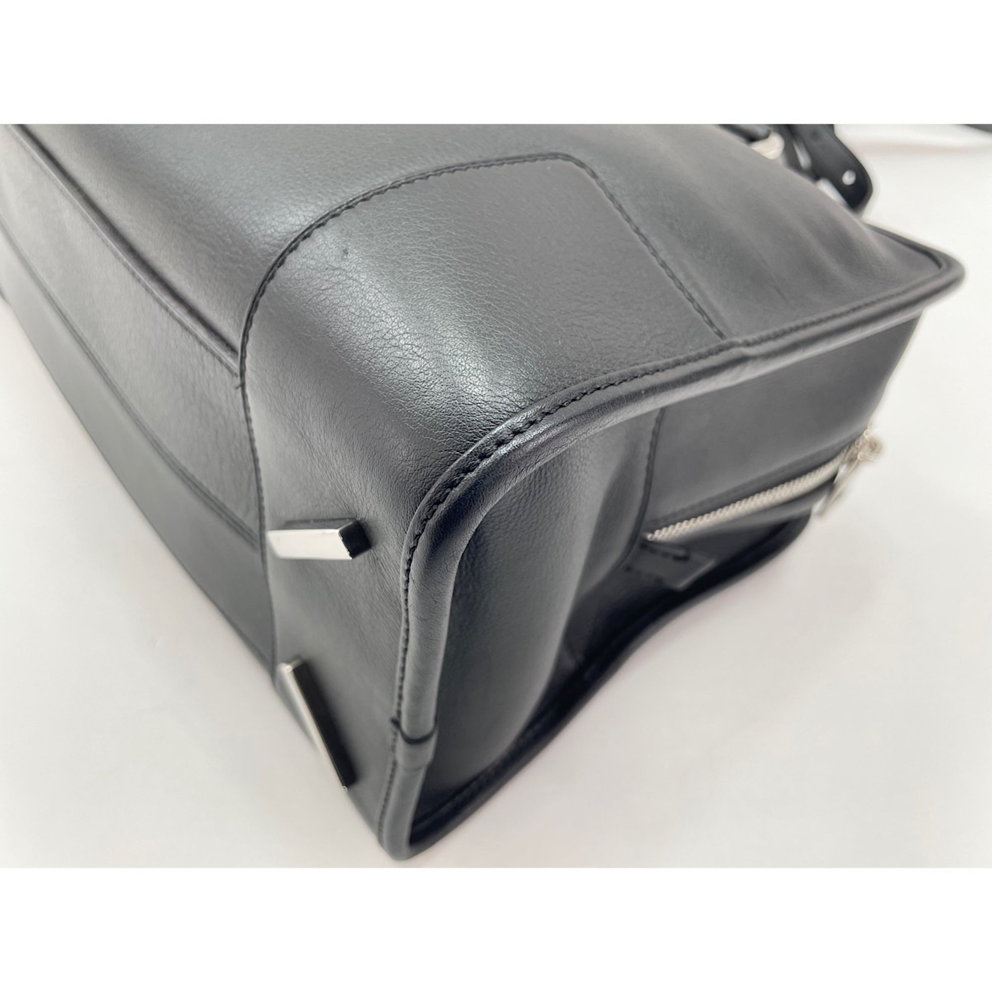 Loewe Black Handbag (Pre-Owned)