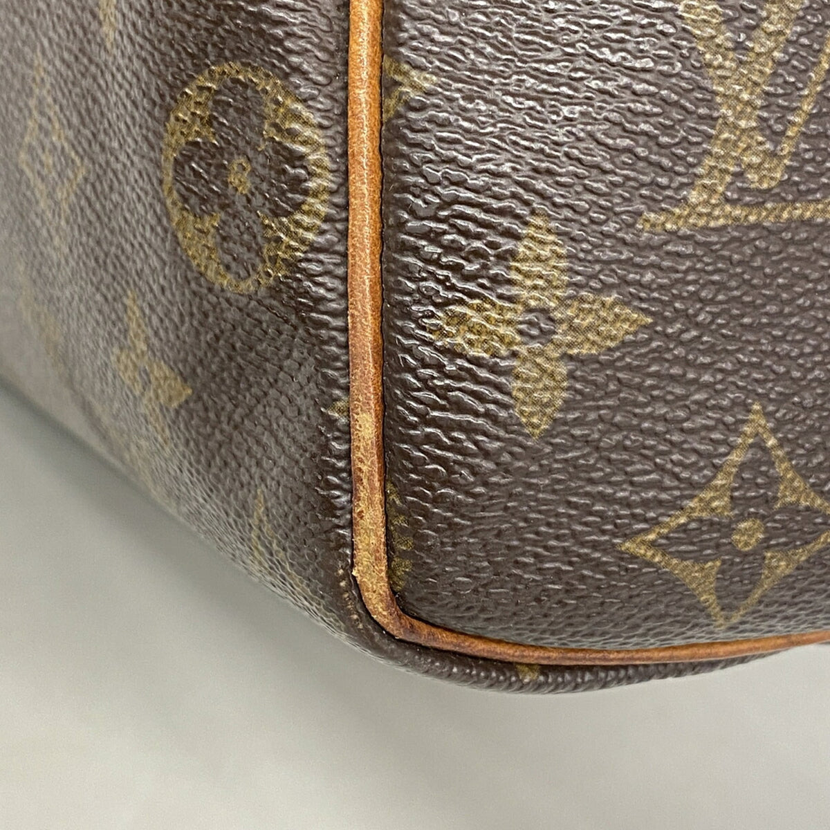 Louis Vuitton Brown Handbag (Pre-Owned)