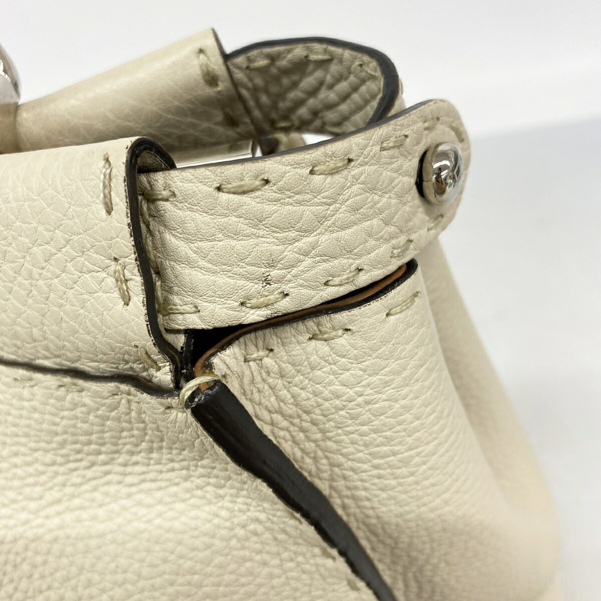 Fendi Beige Leather Handbag (Pre-Owned)