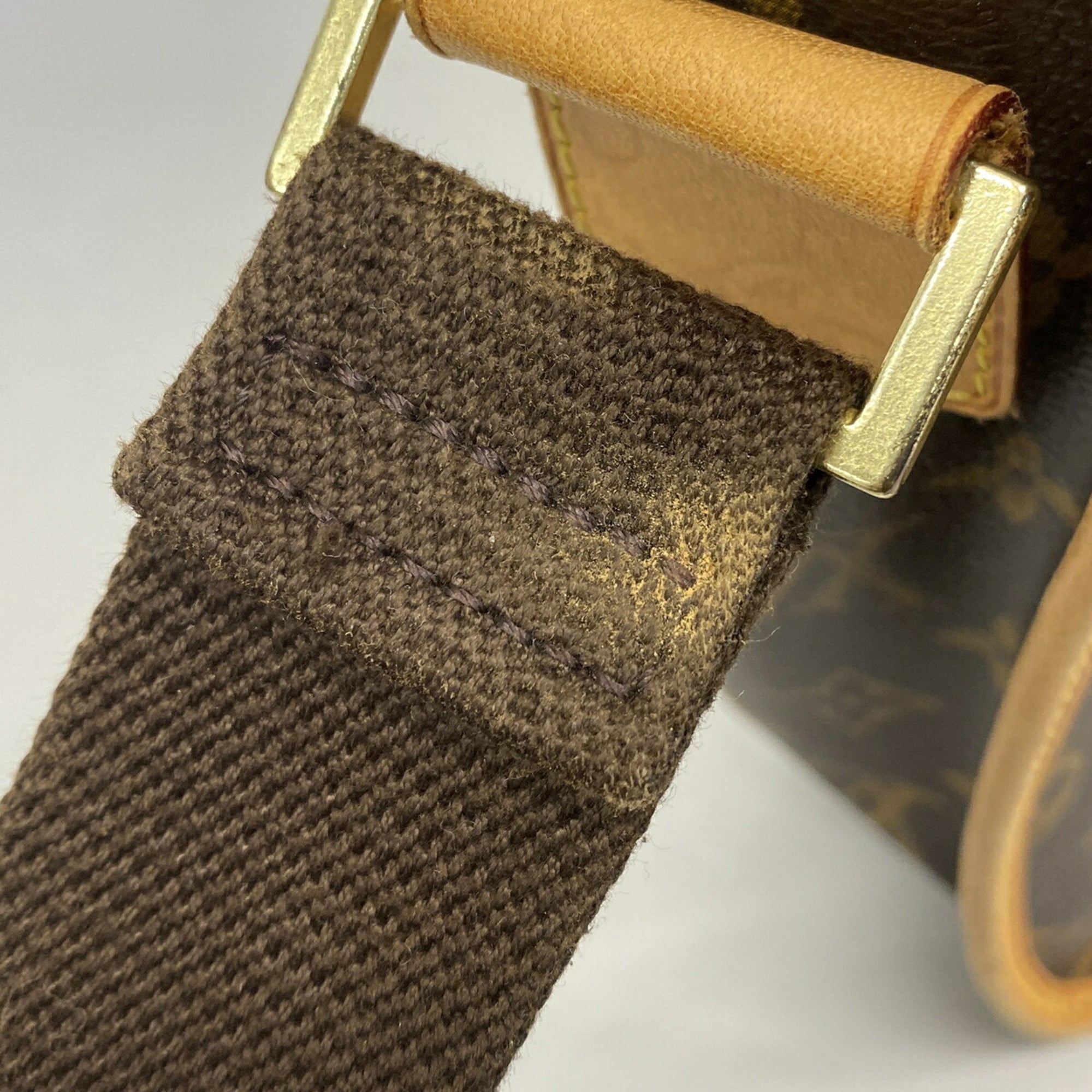 Louis Vuitton Brown Shoulder Bag (Pre-Owned)