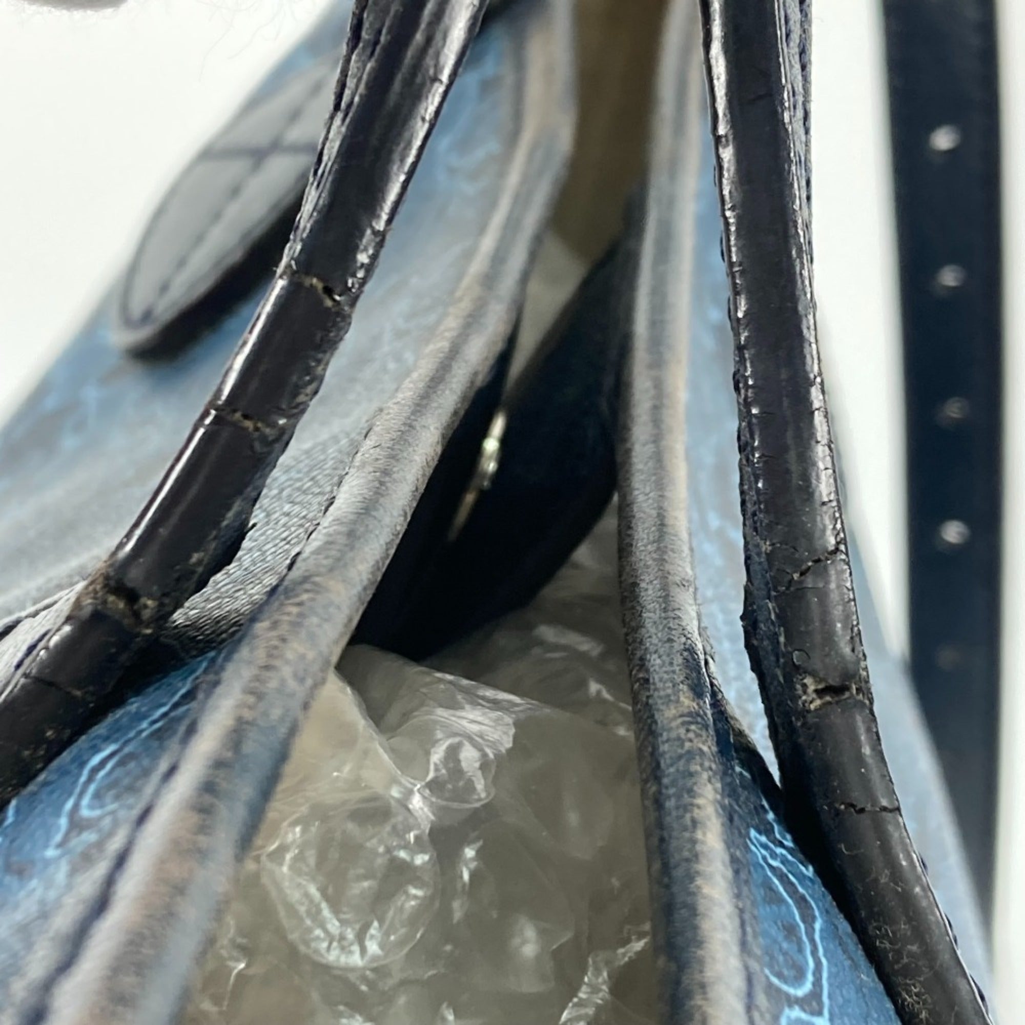 Celine Blue Leather Shoulder Bag (Pre-Owned)