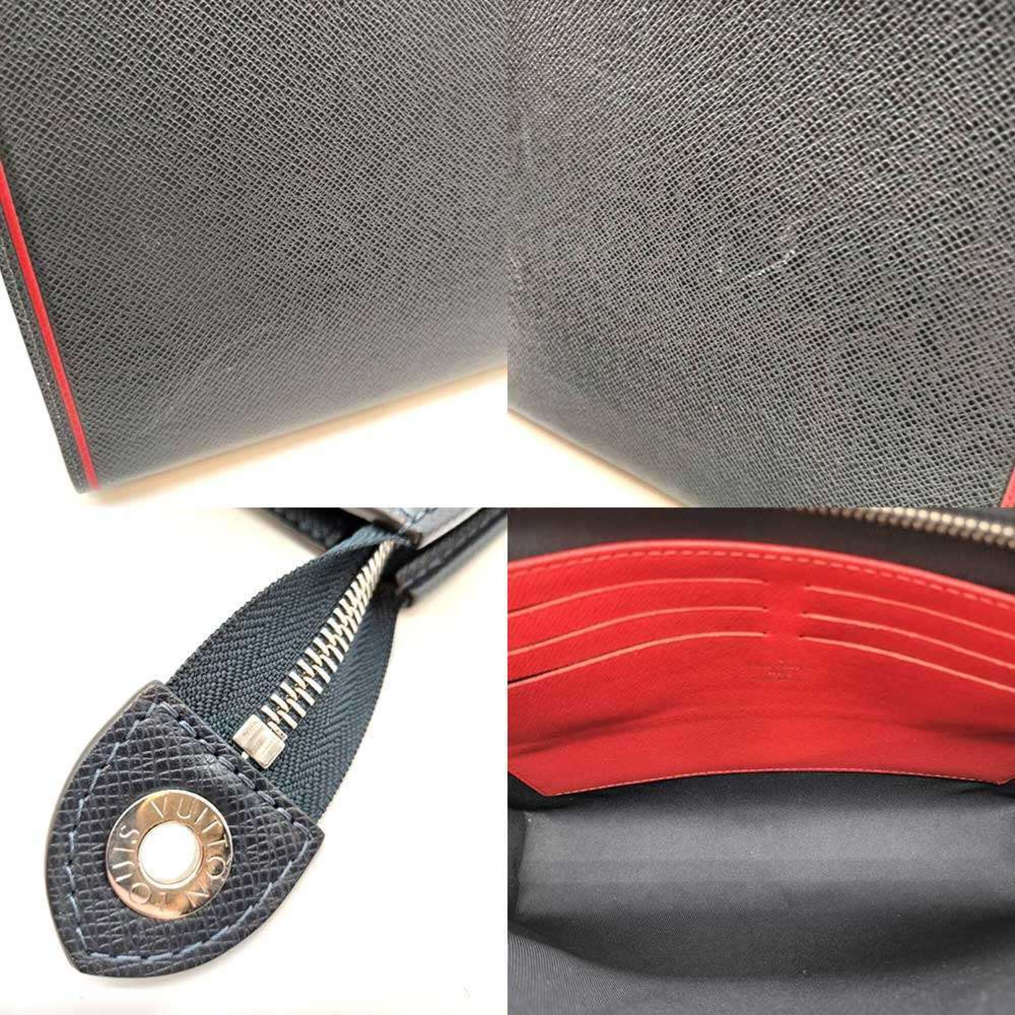 Louis Vuitton Taiga Navy Taiga Leather Clutch Bag (Pre-Owned)