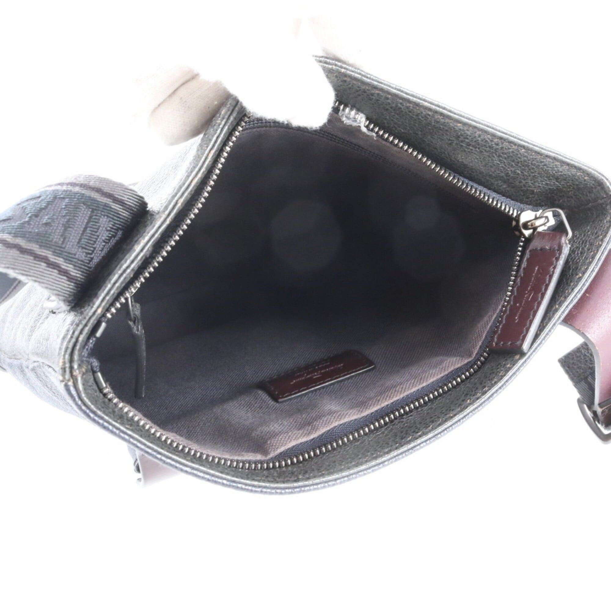 Salvatore Ferragamo Navy Wine Leather Shoulder Bag (Pre-Owned)