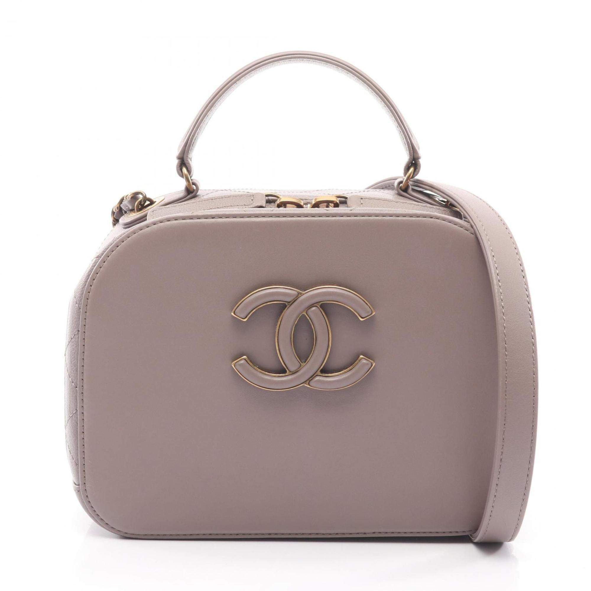 Chanel Gray Leather Shoulder Bag (Pre-Owned)