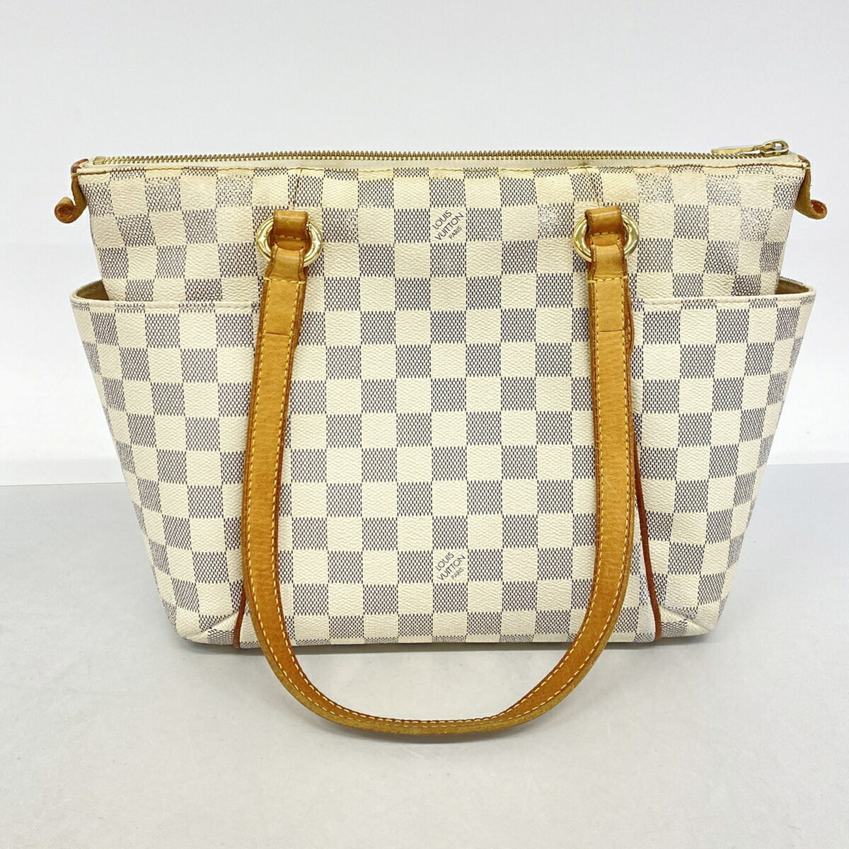 Louis Vuitton White Tote Bag (Pre-Owned)