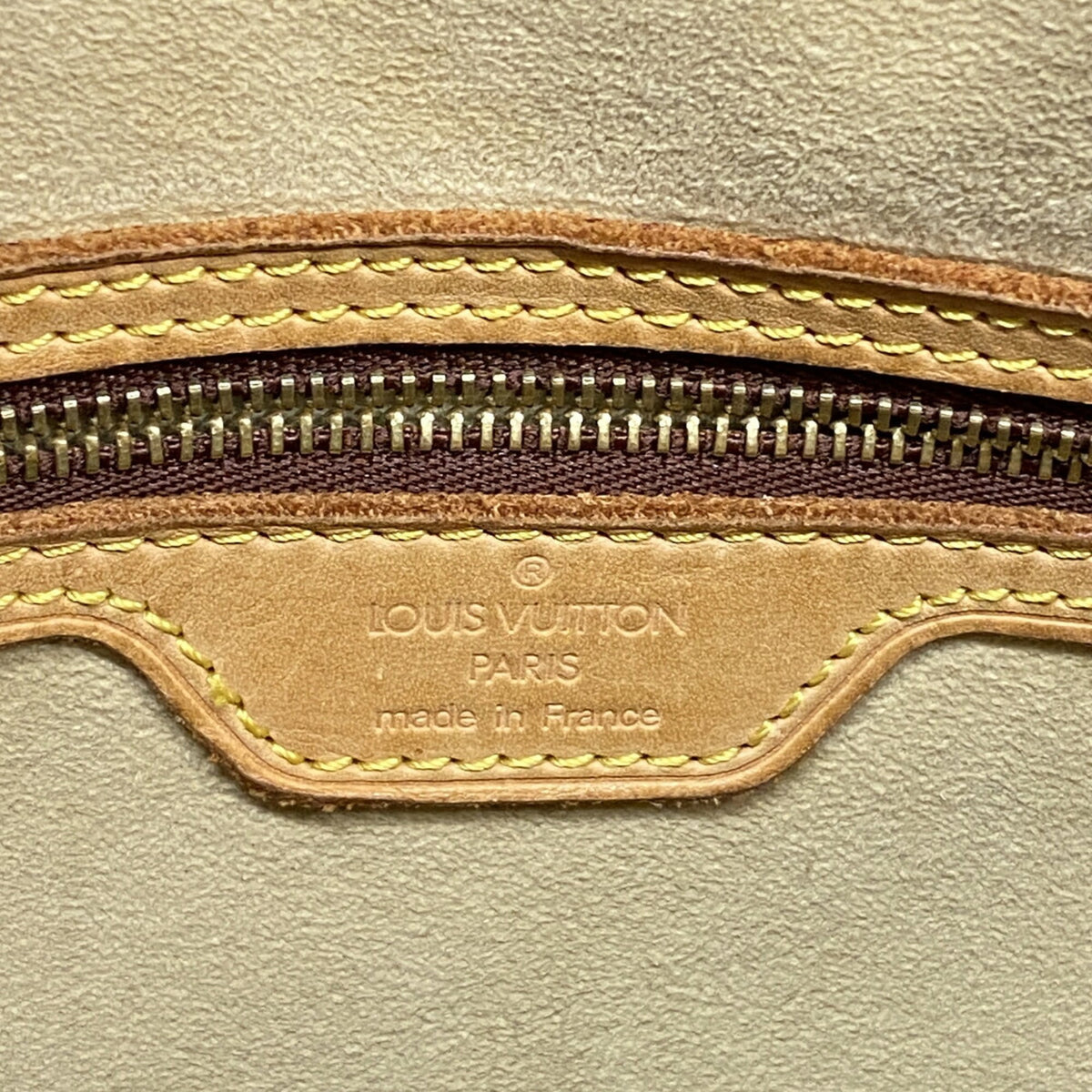 Louis Vuitton Brown Shoulder Bag (Pre-Owned)