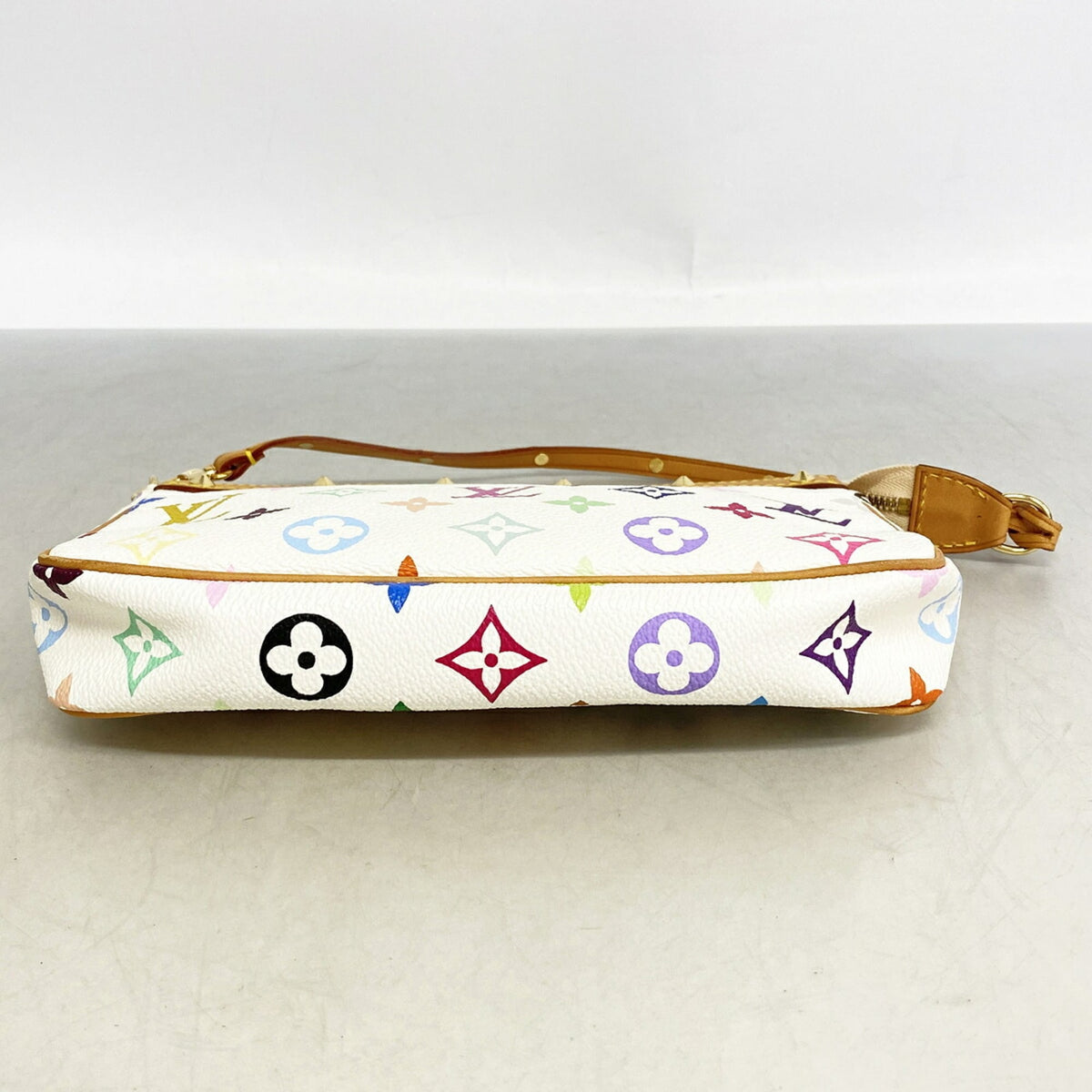 Louis Vuitton Blanc Pouch (Pre-Owned)