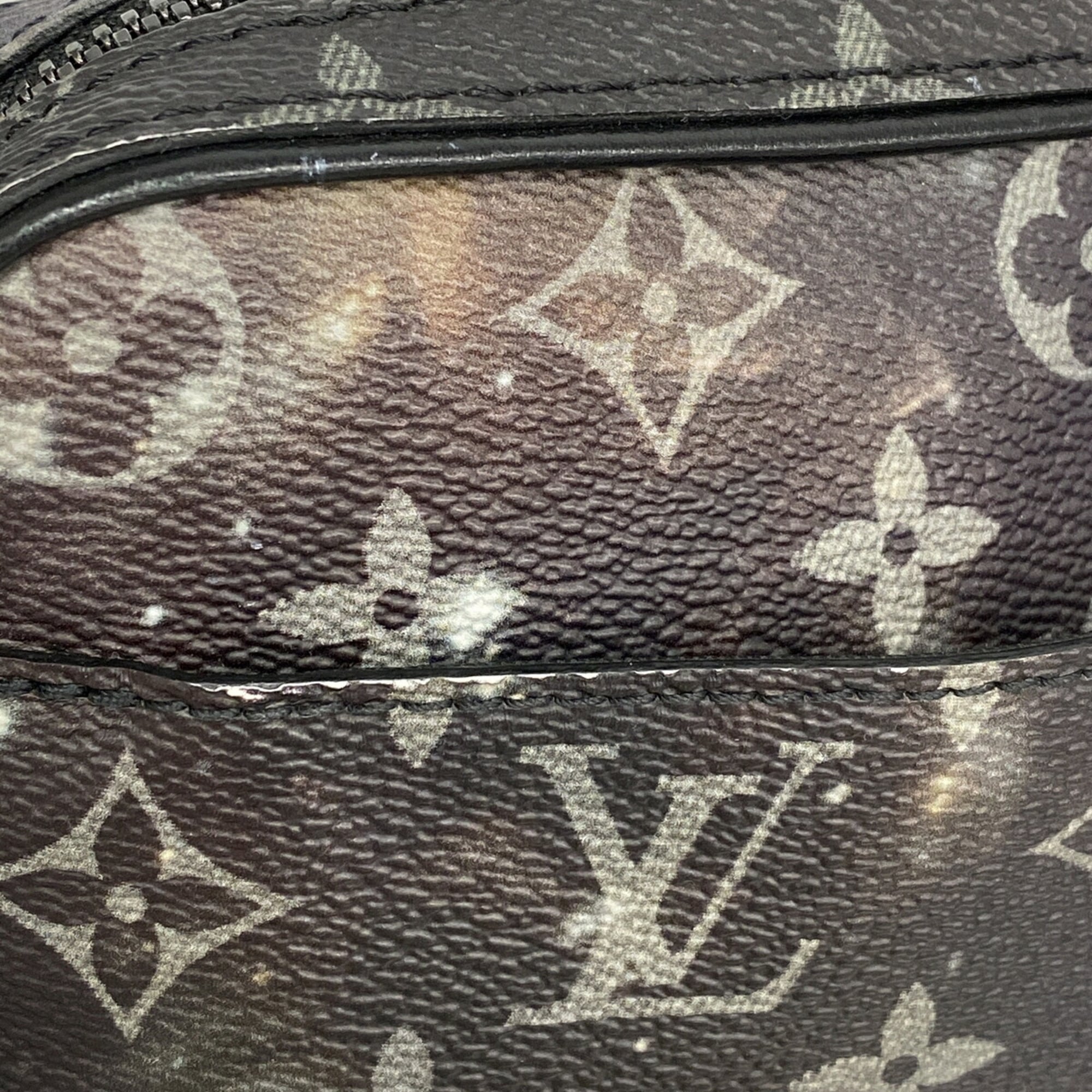 Louis Vuitton Black Shoulder Bag (Pre-Owned)