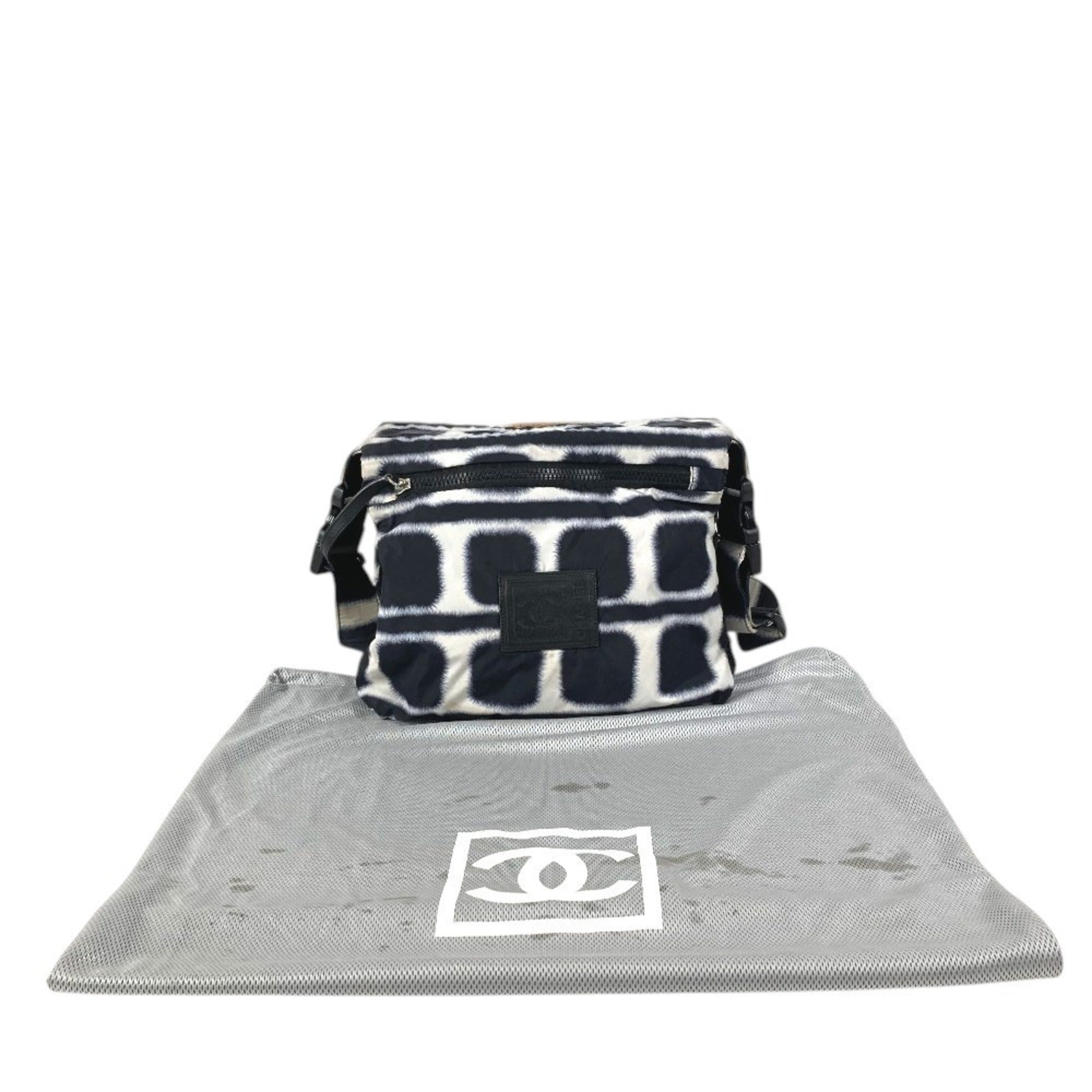 Chanel Sport Black White Nylon Shoulder Bag (Pre-Owned)