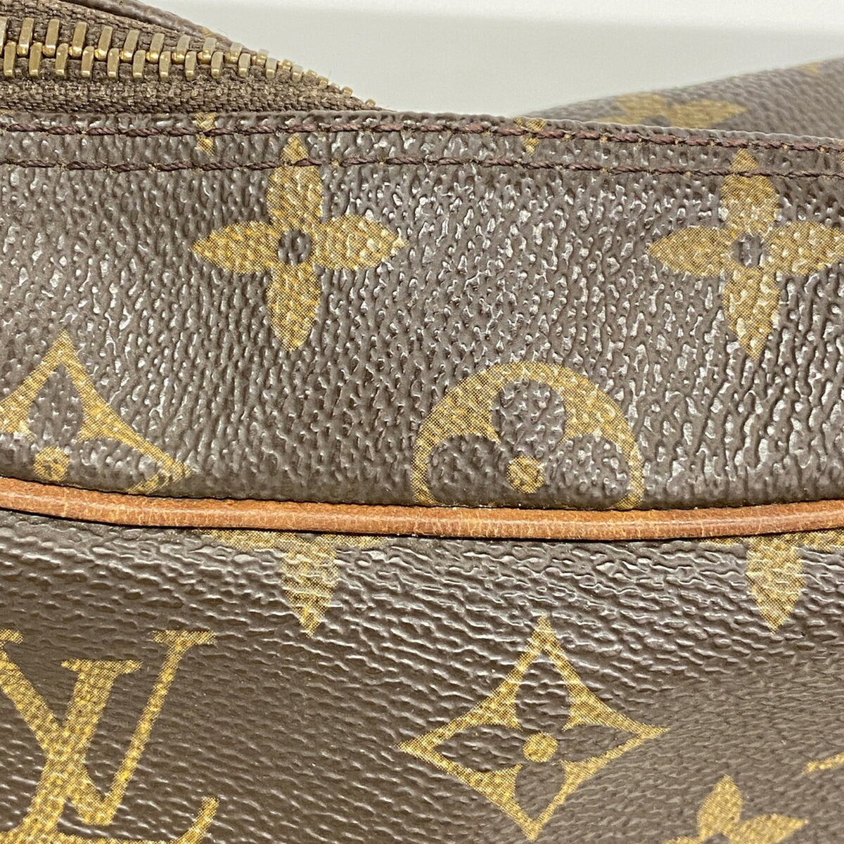 Louis Vuitton Brown Shoulder Bag (Pre-Owned)