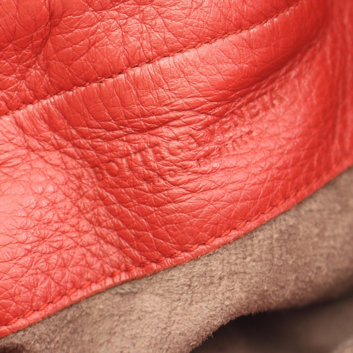 Bottega Veneta Red Color Leather Handbag (Pre-Owned)