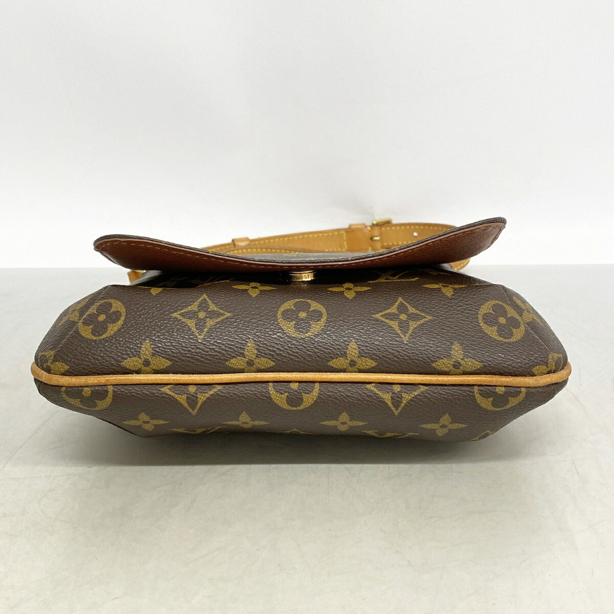 Louis Vuitton Brown Shoulder Bag (Pre-Owned)