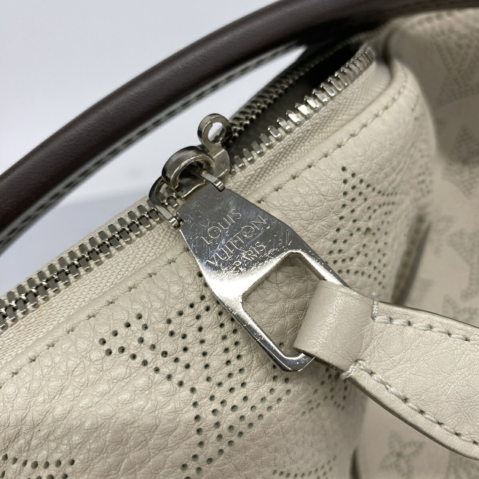 Louis Vuitton Blanc Handbag (Pre-Owned)