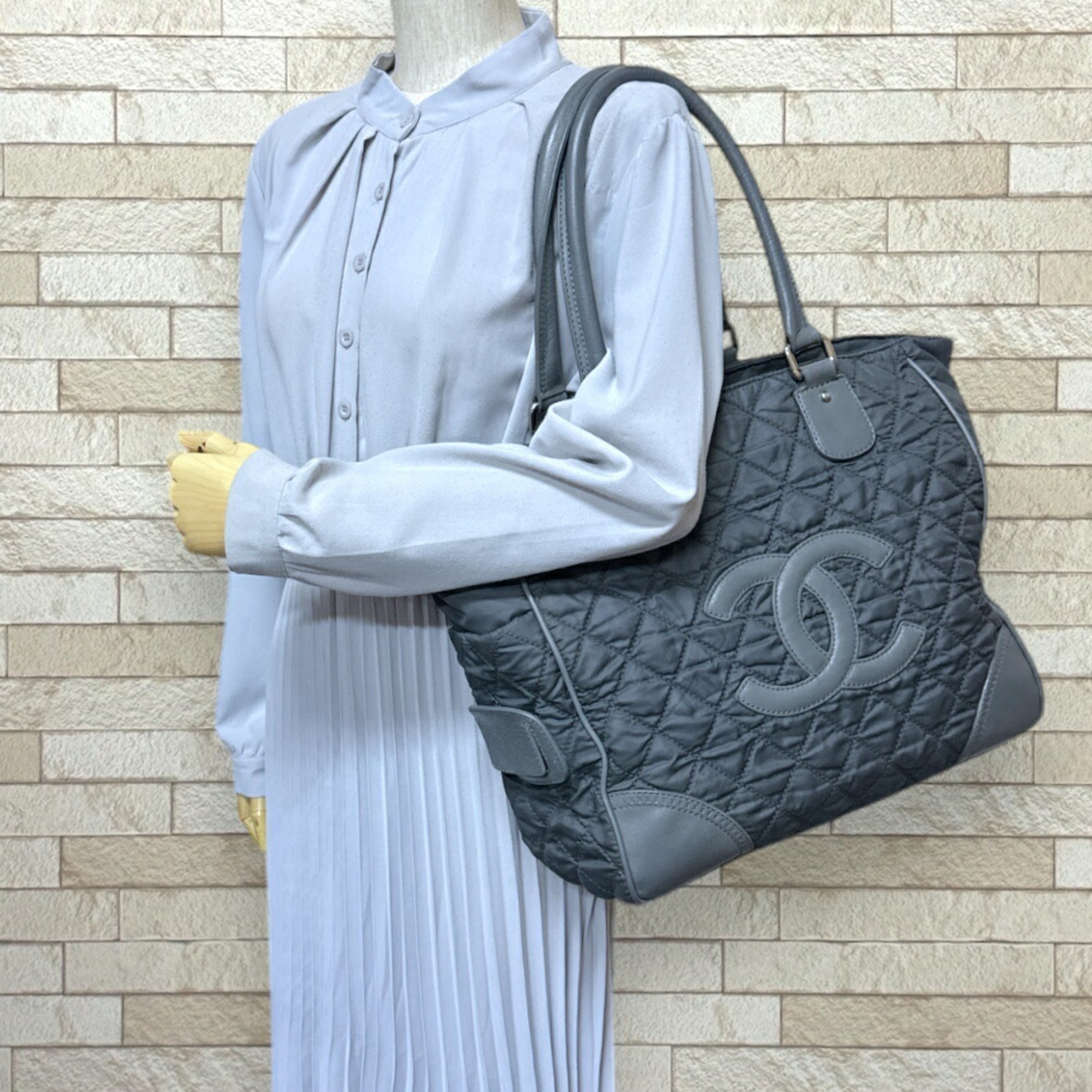Chanel Gray Nylon Leather Tote Bag (Pre-Owned)