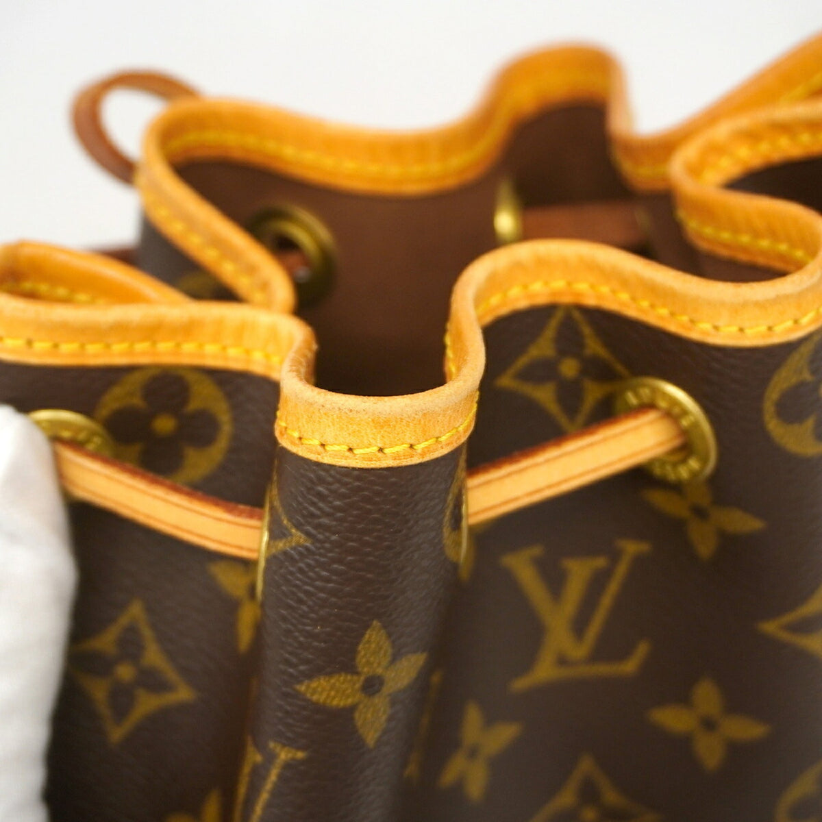 Louis Vuitton Brown Handbag (Pre-Owned)