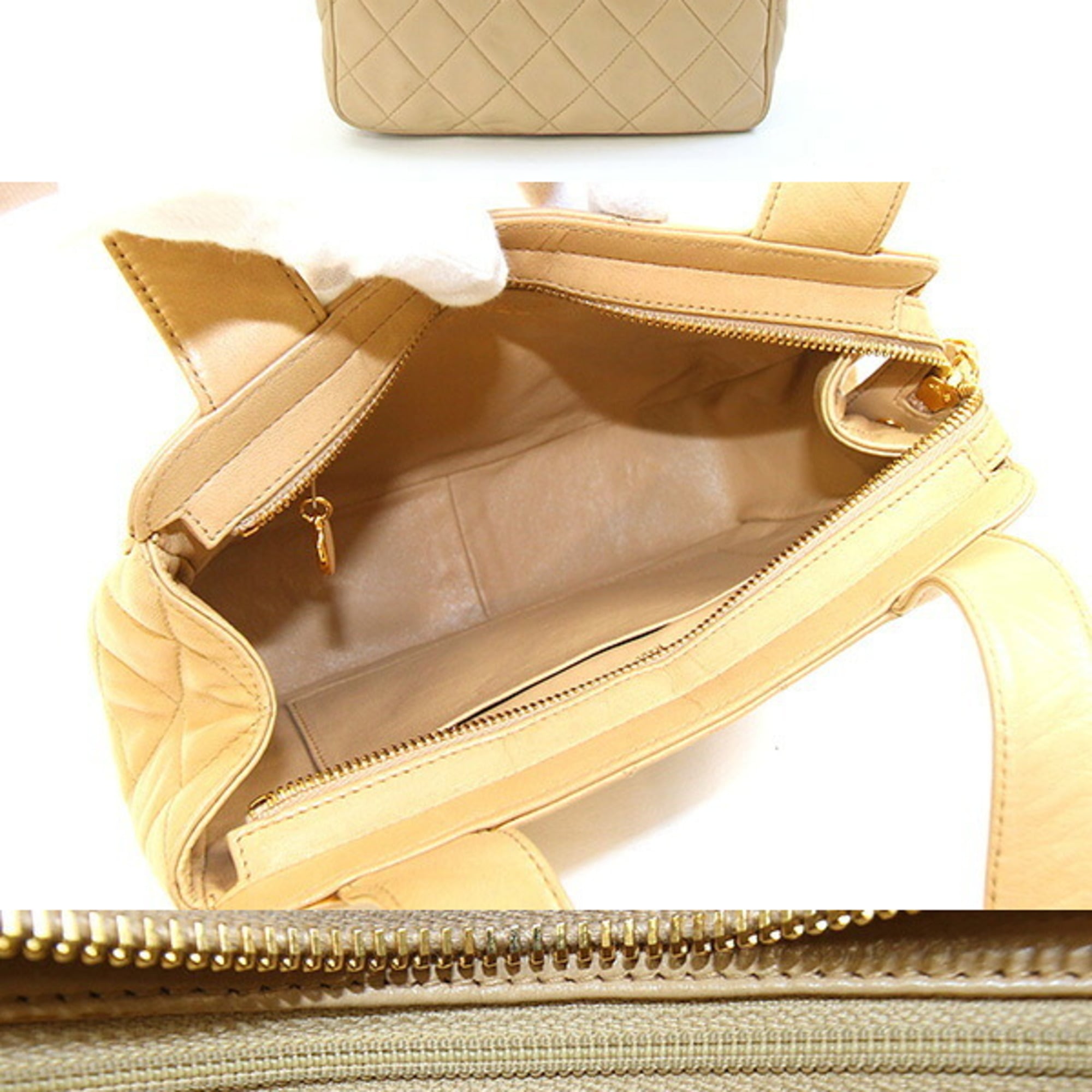 Chanel Beige Leather Handbag (Pre-Owned)
