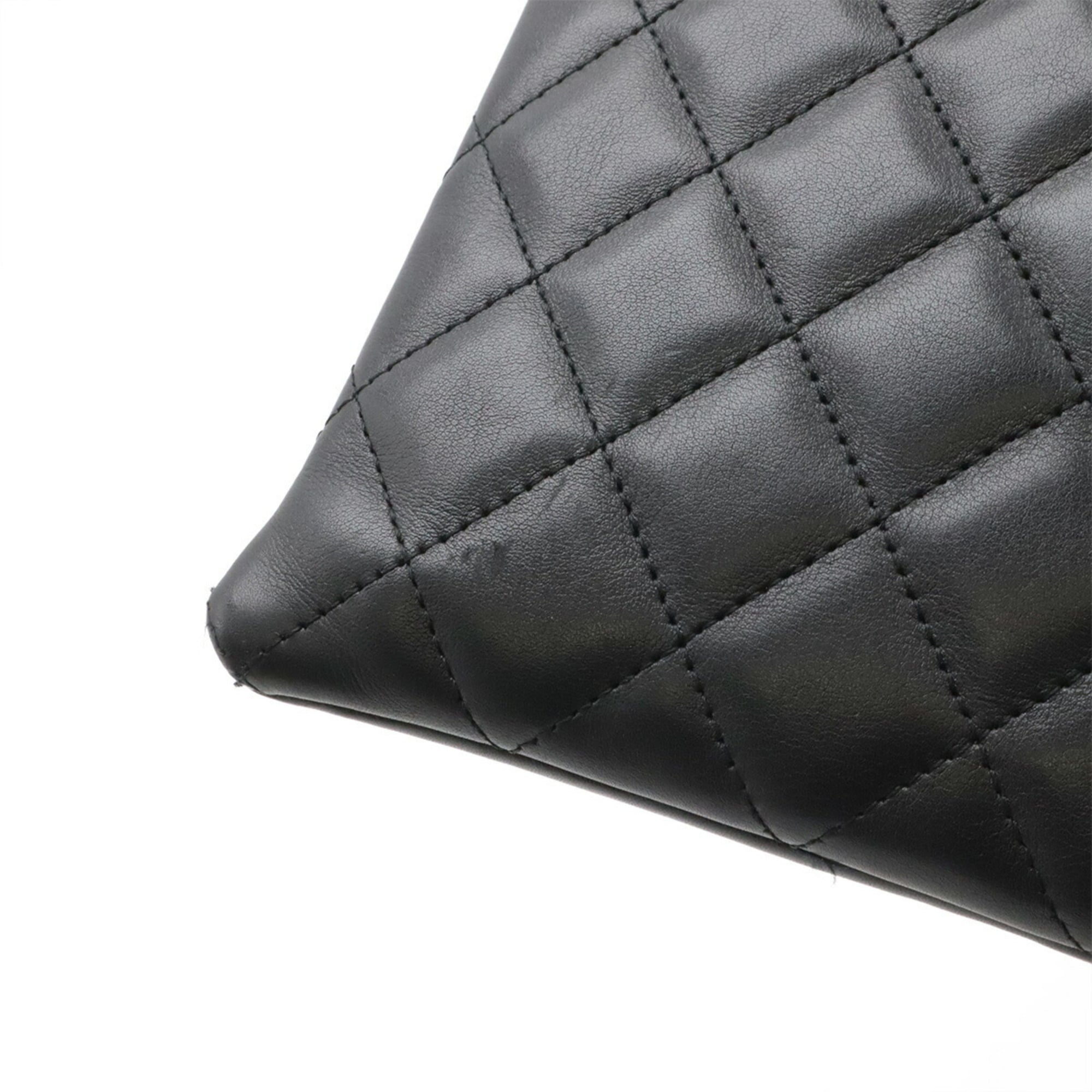 Chanel Black White Leather Shoulder Bag (Pre-Owned)