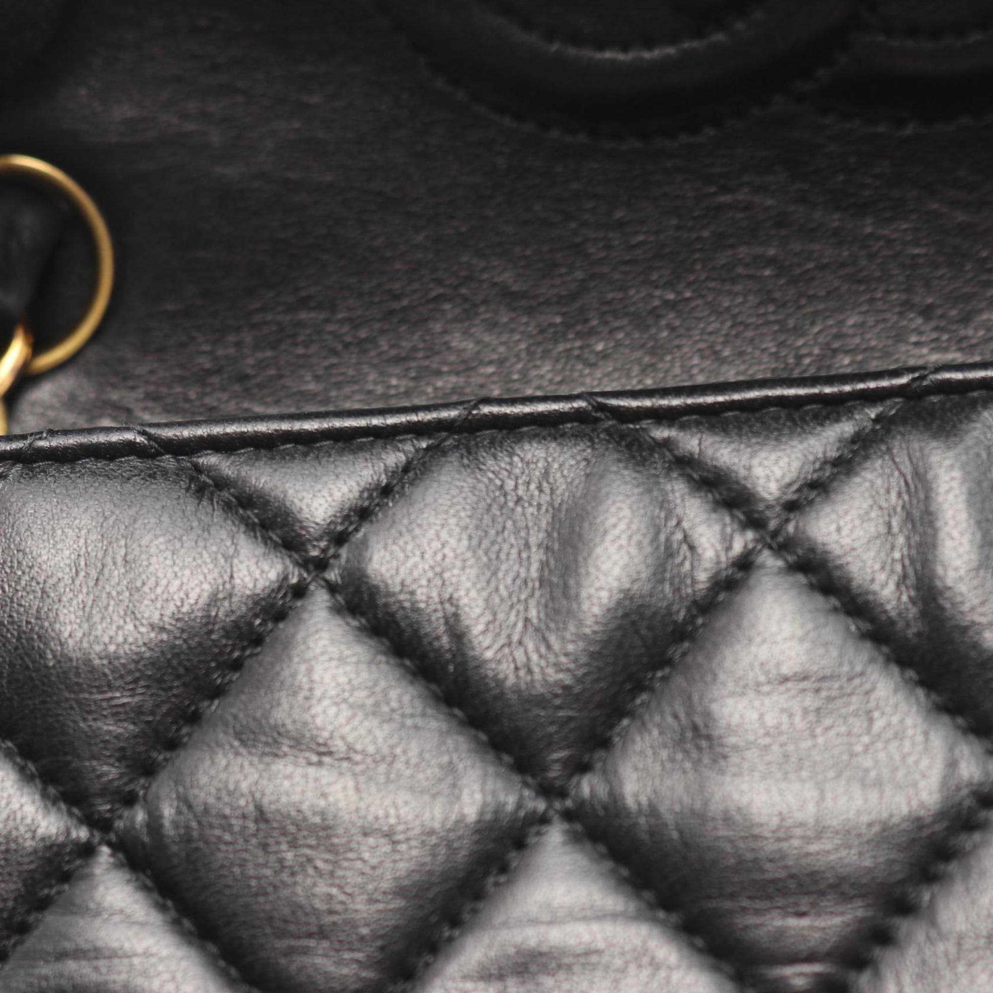 Chanel Black Leather Shoulder Bag (Pre-Owned)
