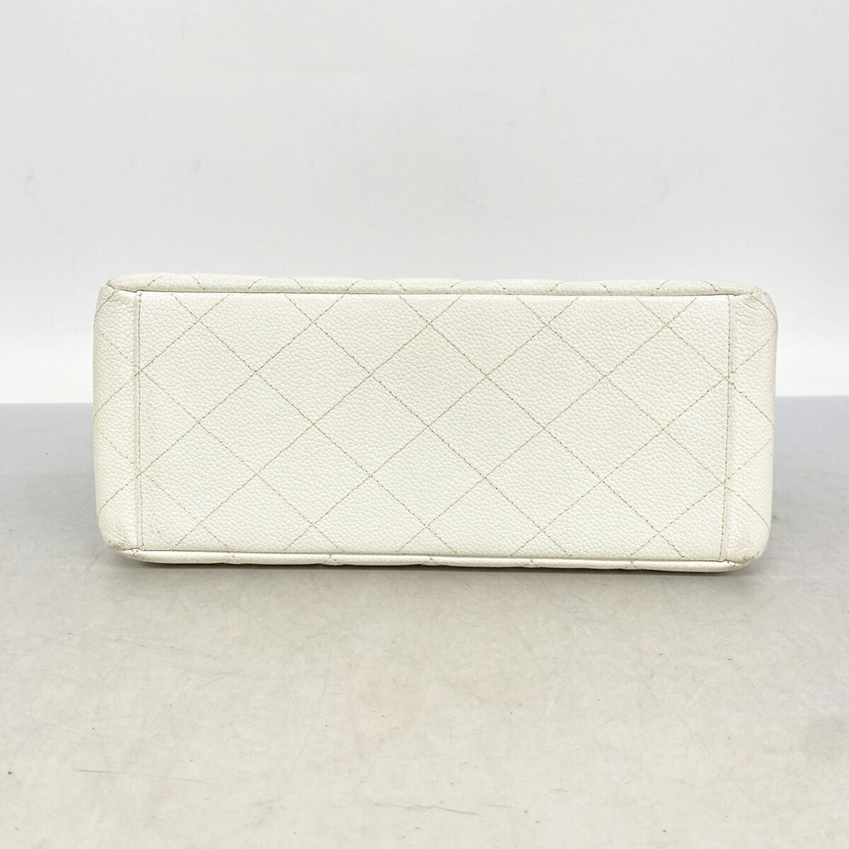 Chanel White Grained Calfskin Shoulder Bag (Pre-Owned)