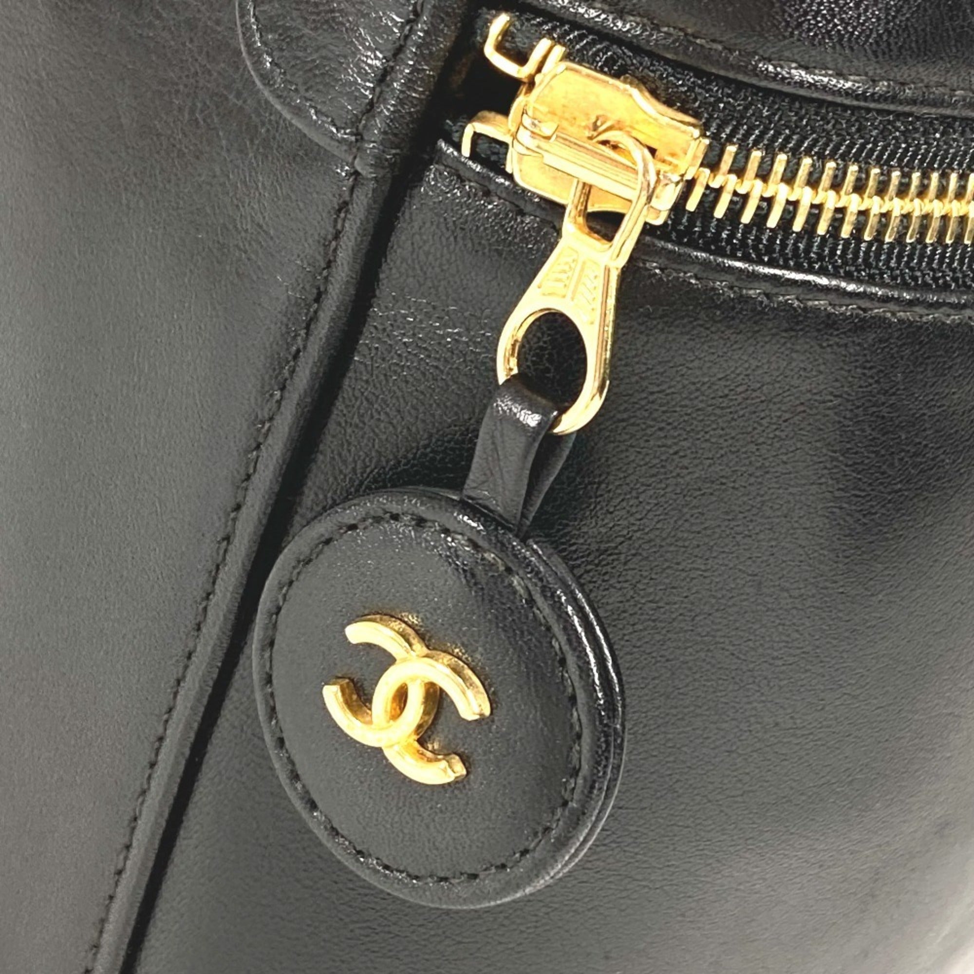 Chanel Black Leather Handbag Pouch Vanity Bag (Pre-Owned)
