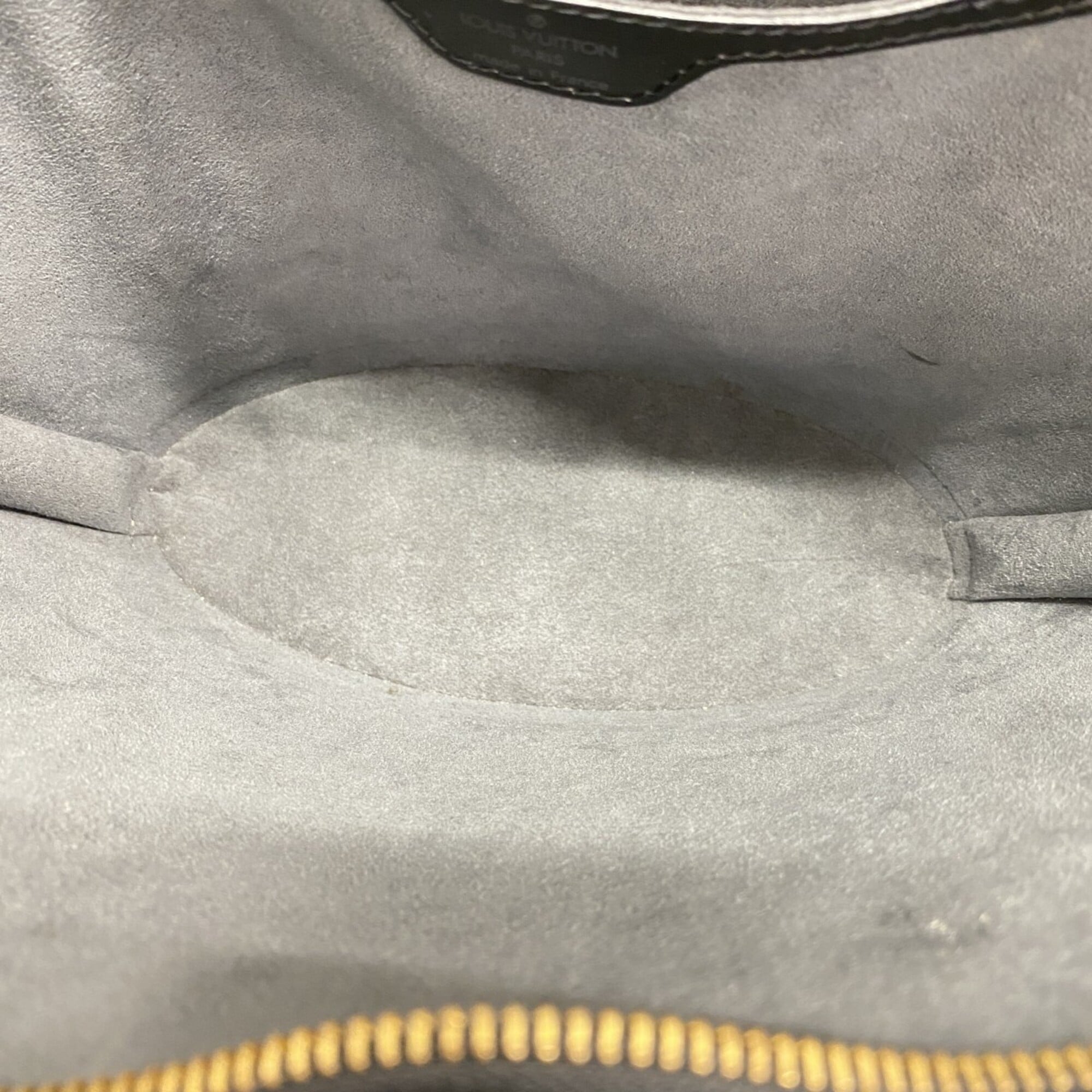 Louis Vuitton Noir Handbag (Pre-Owned)