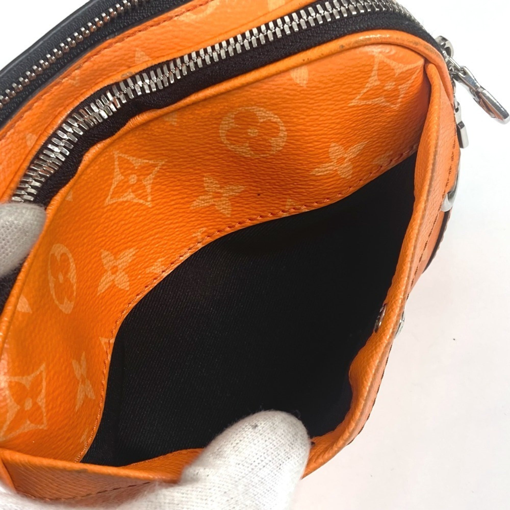 Louis Vuitton Orange Monogram Taiga Leather Pochette Shoulder Bag (Pre-Owned)