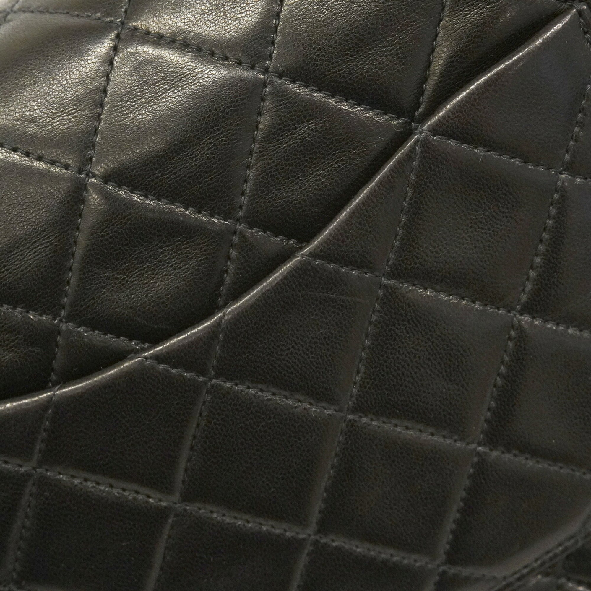 Chanel Black Leather Shoulder Bag (Pre-Owned)
