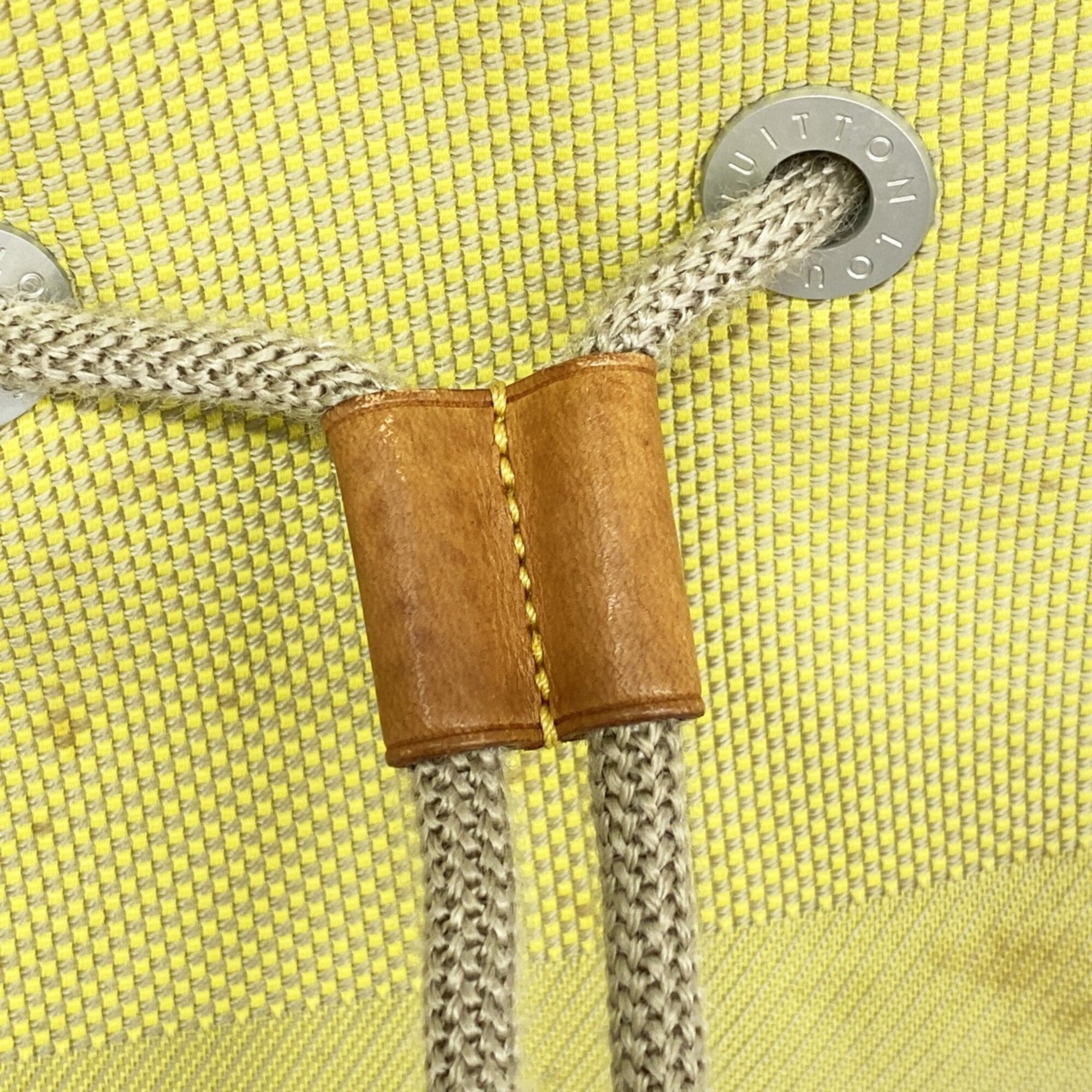 Louis Vuitton Light Green Shoulder Bag (Pre-Owned)