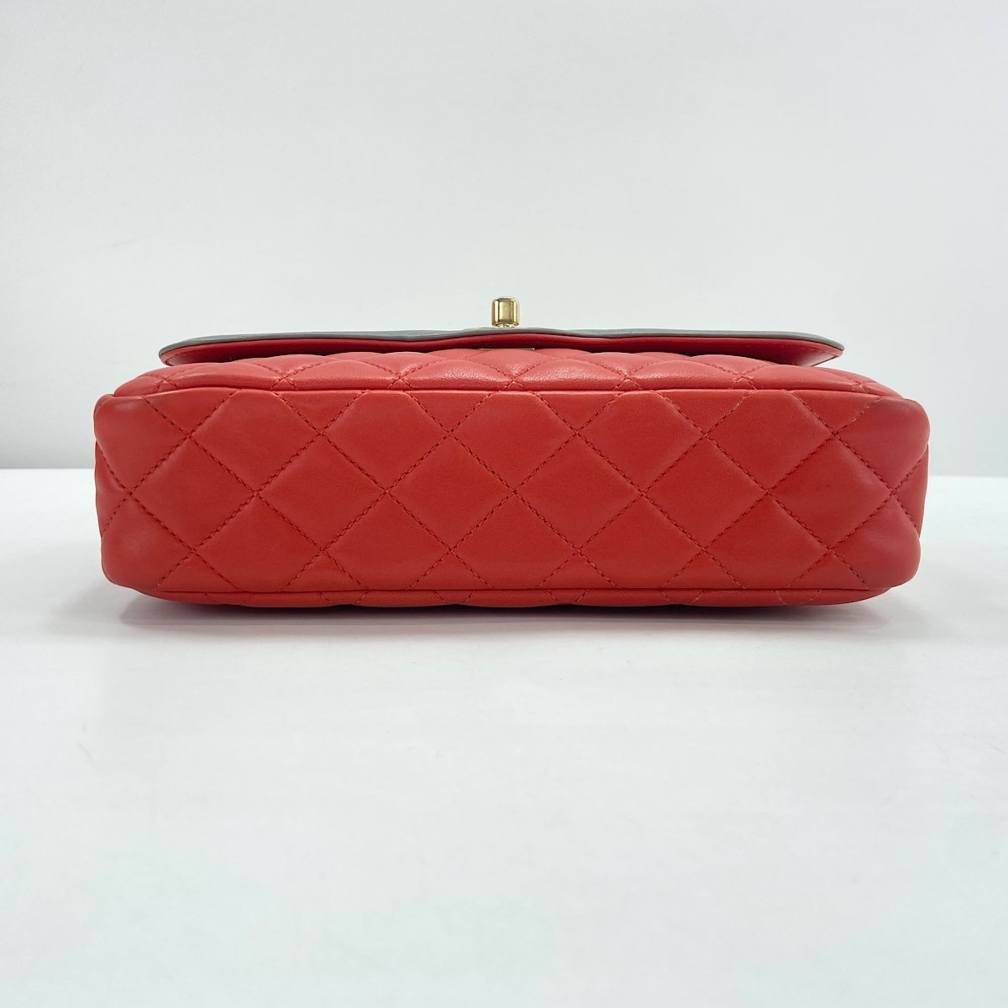 Chanel Red Color Shoulder Bag (Pre-Owned)