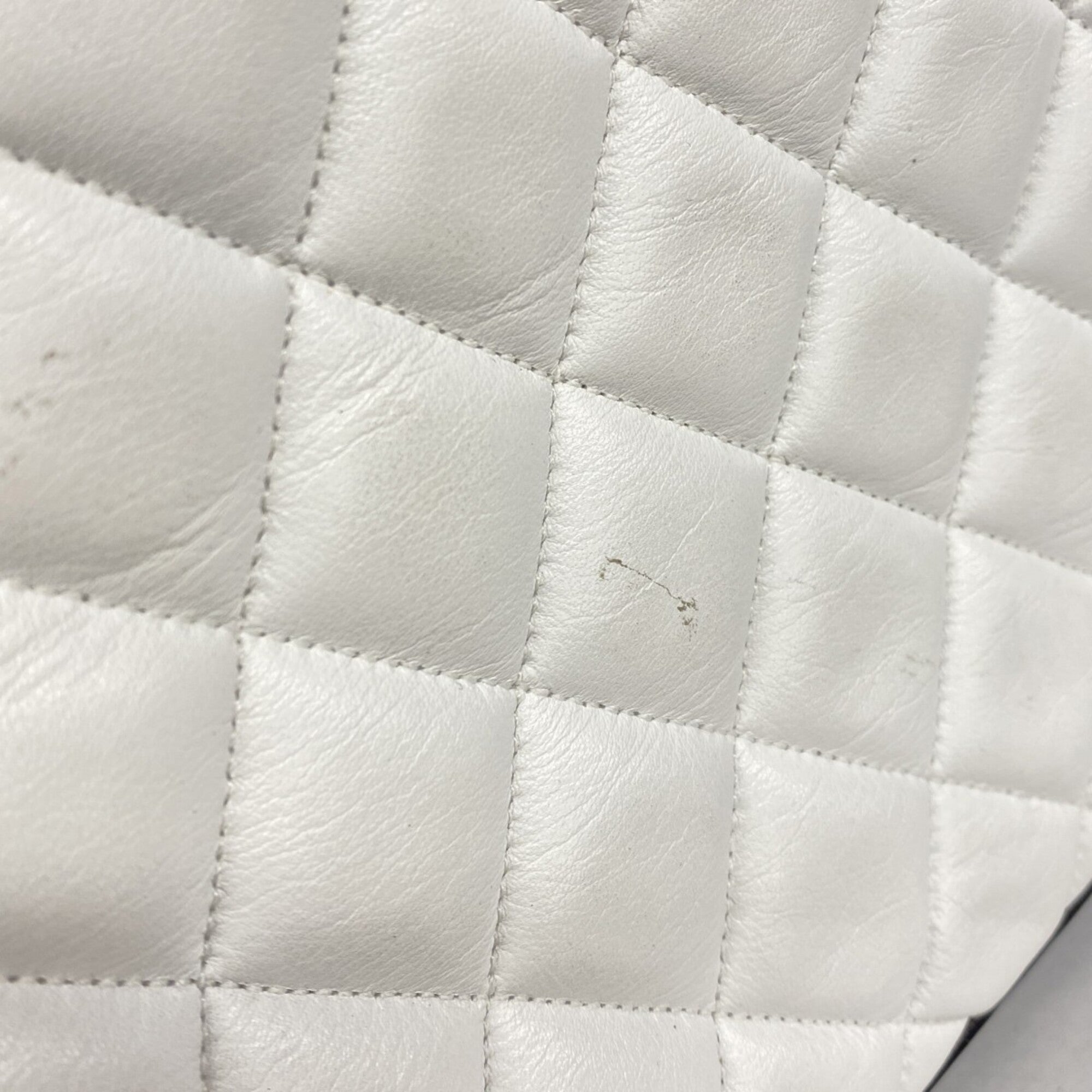 Chanel Black White Leather Shoulder Bag (Pre-Owned)