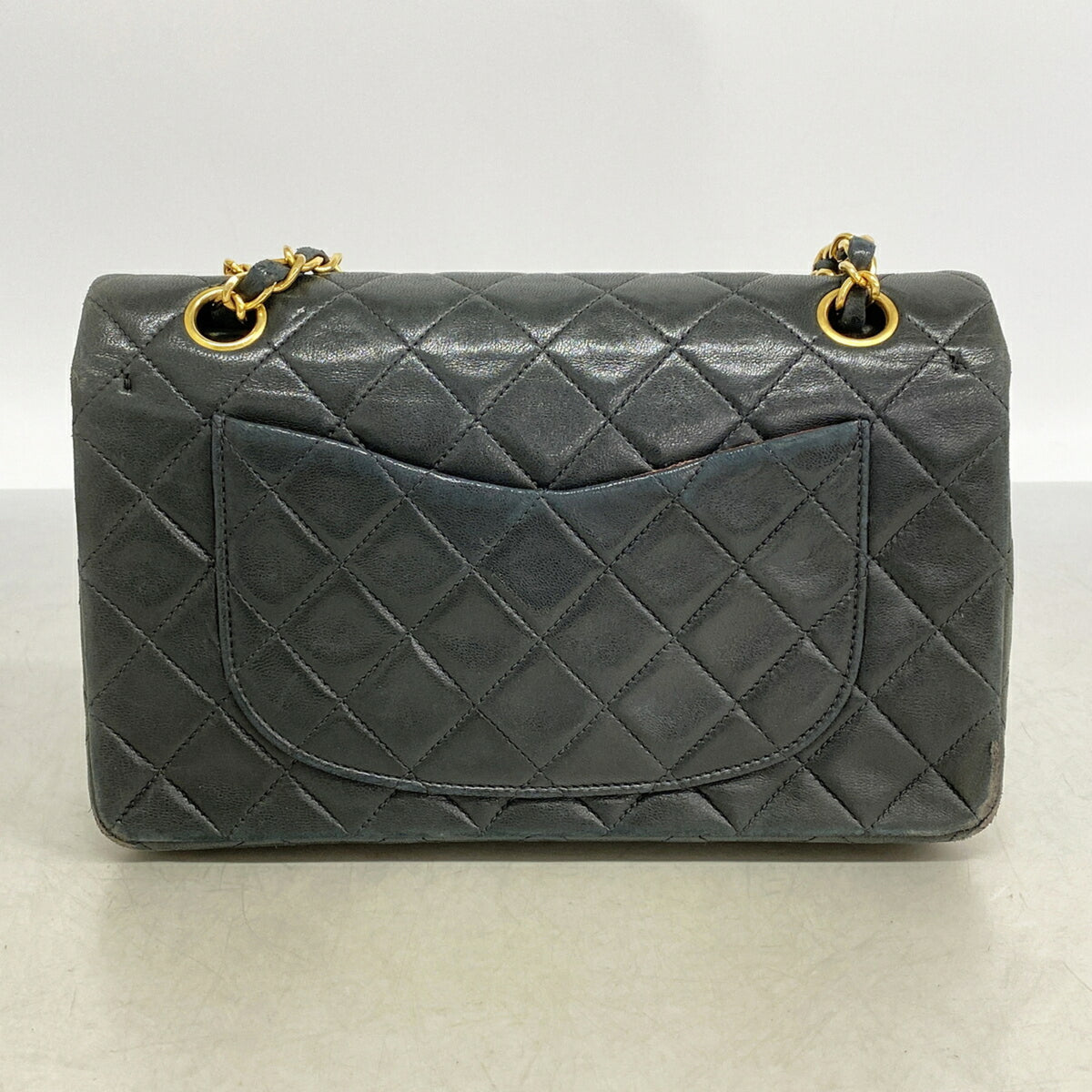 Chanel Black Leather Shoulder Bag (Pre-Owned)