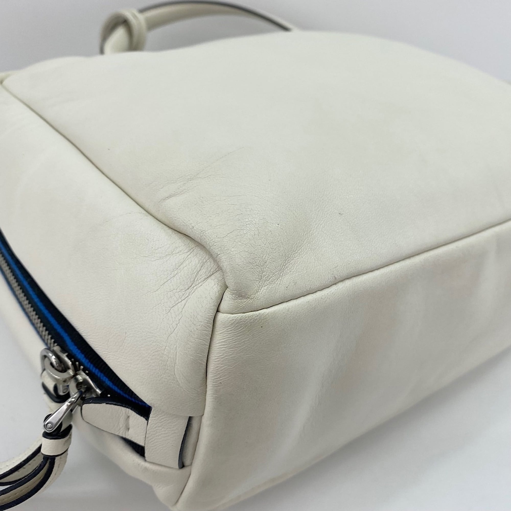Prada White Shoulder Bag (Pre-Owned)