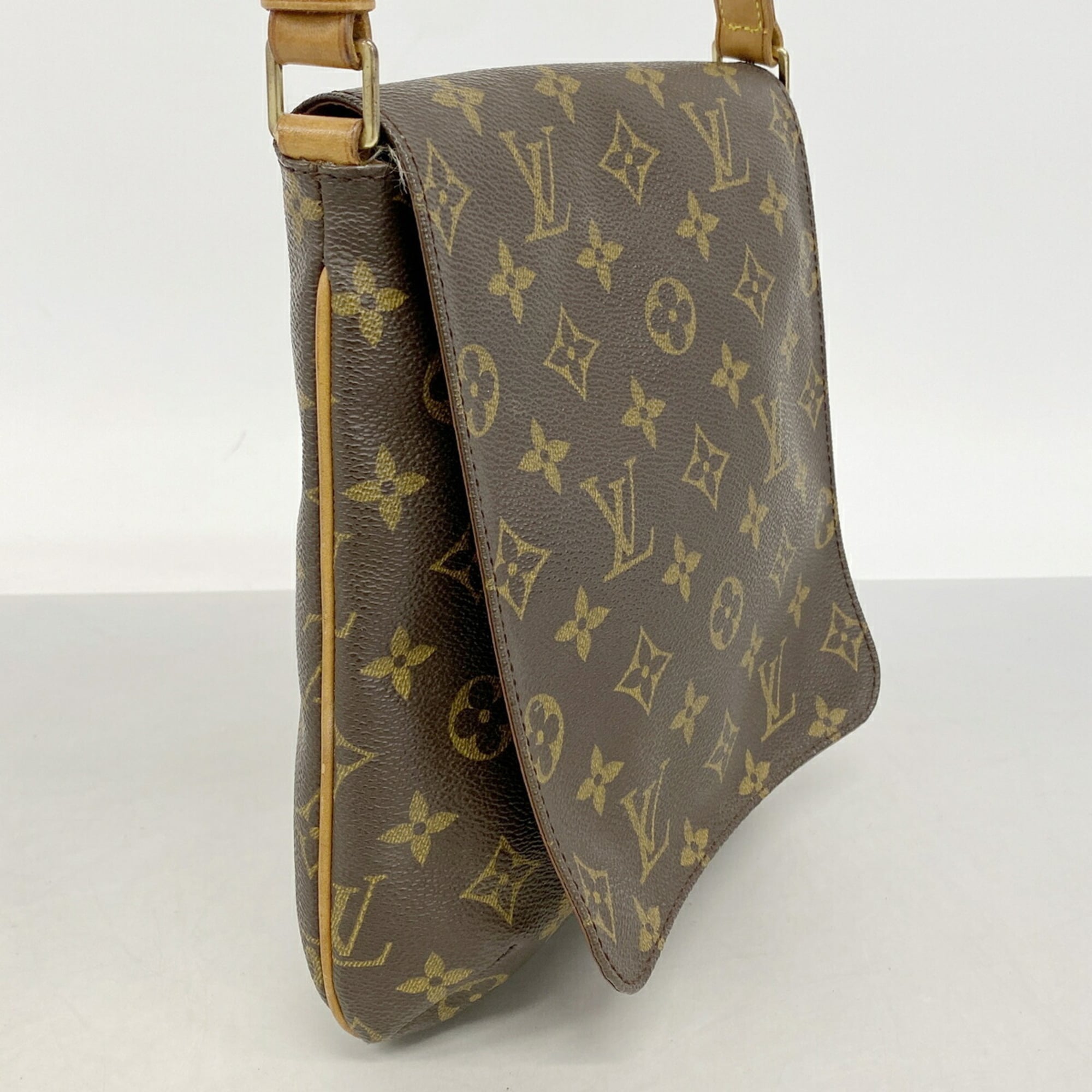 Louis Vuitton Brown Shoulder Bag (Pre-Owned)