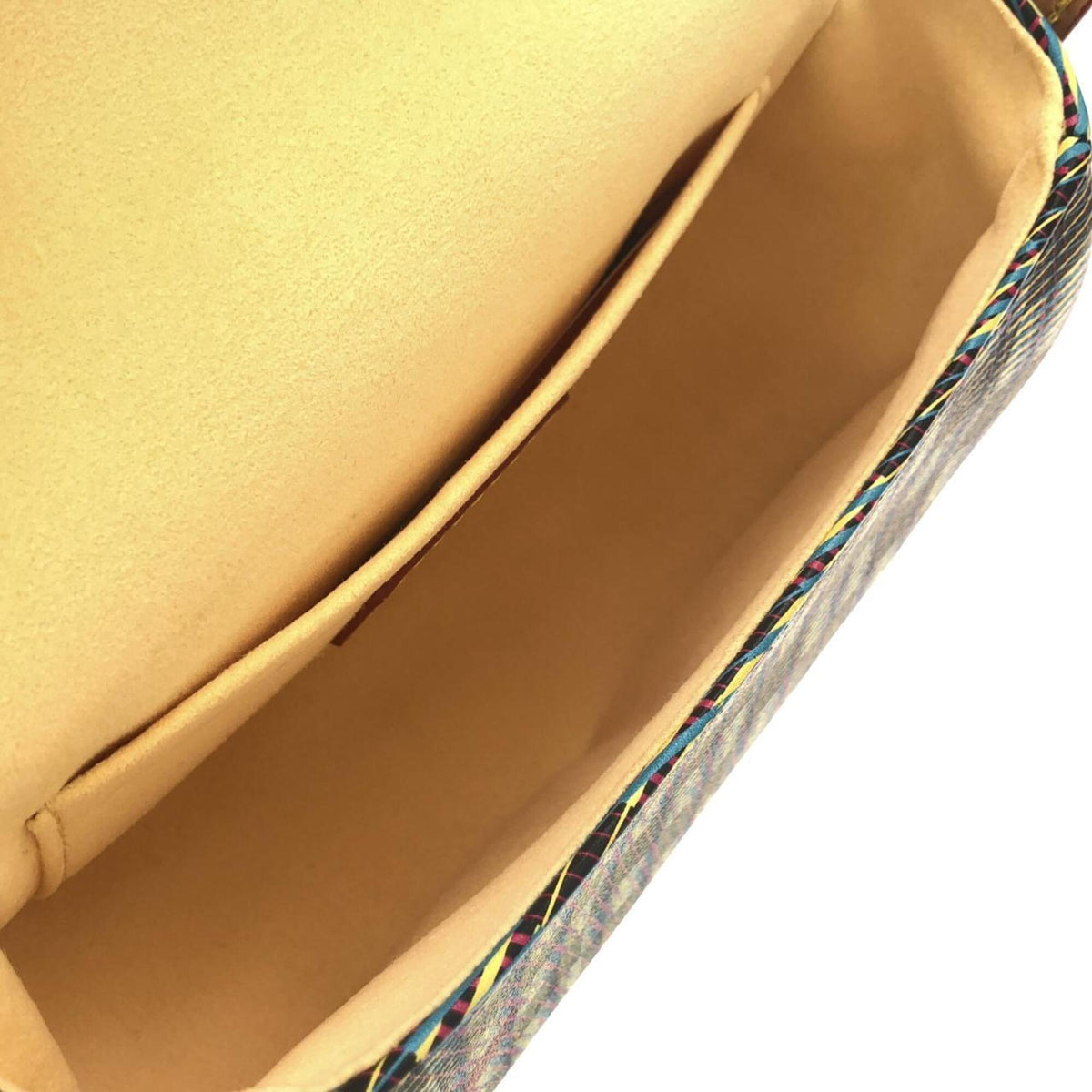 Louis Vuitton Vert Leather Shoulder Bag (Pre-Owned)