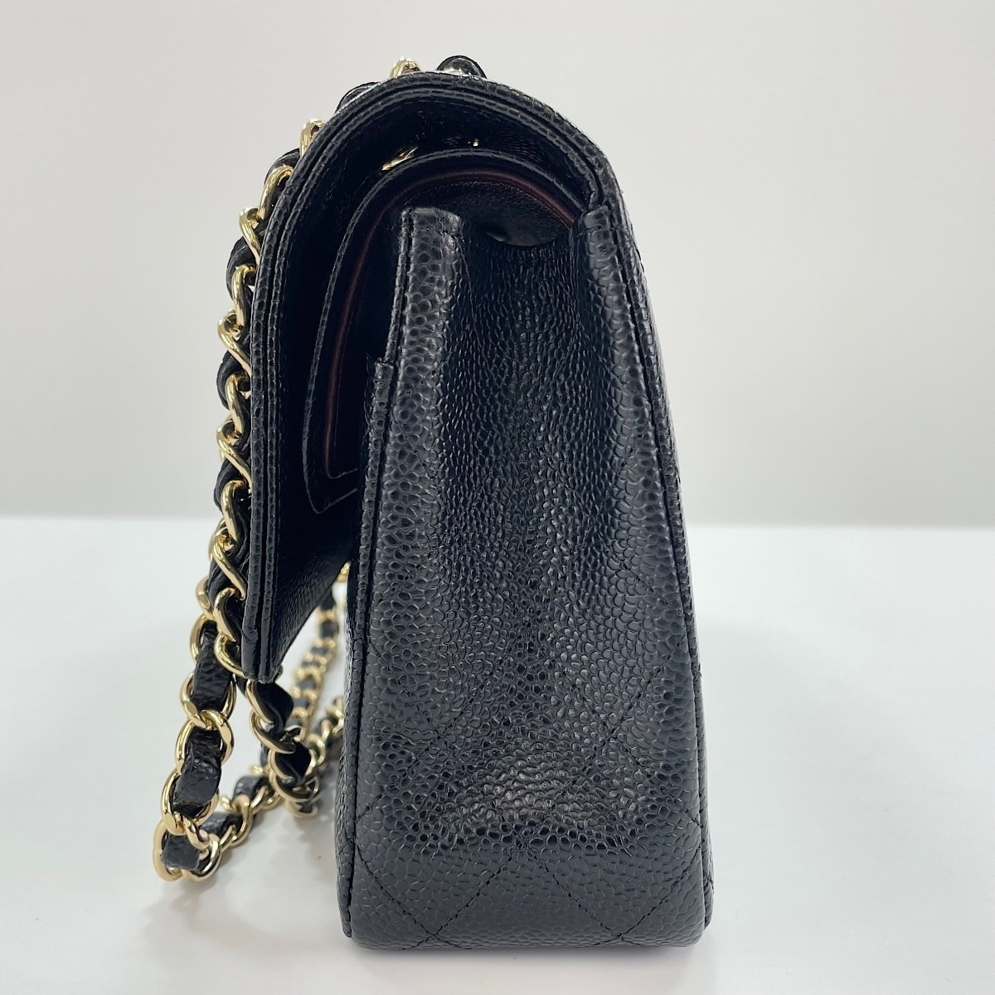 Chanel Black Shoulder Bag (Pre-Owned)