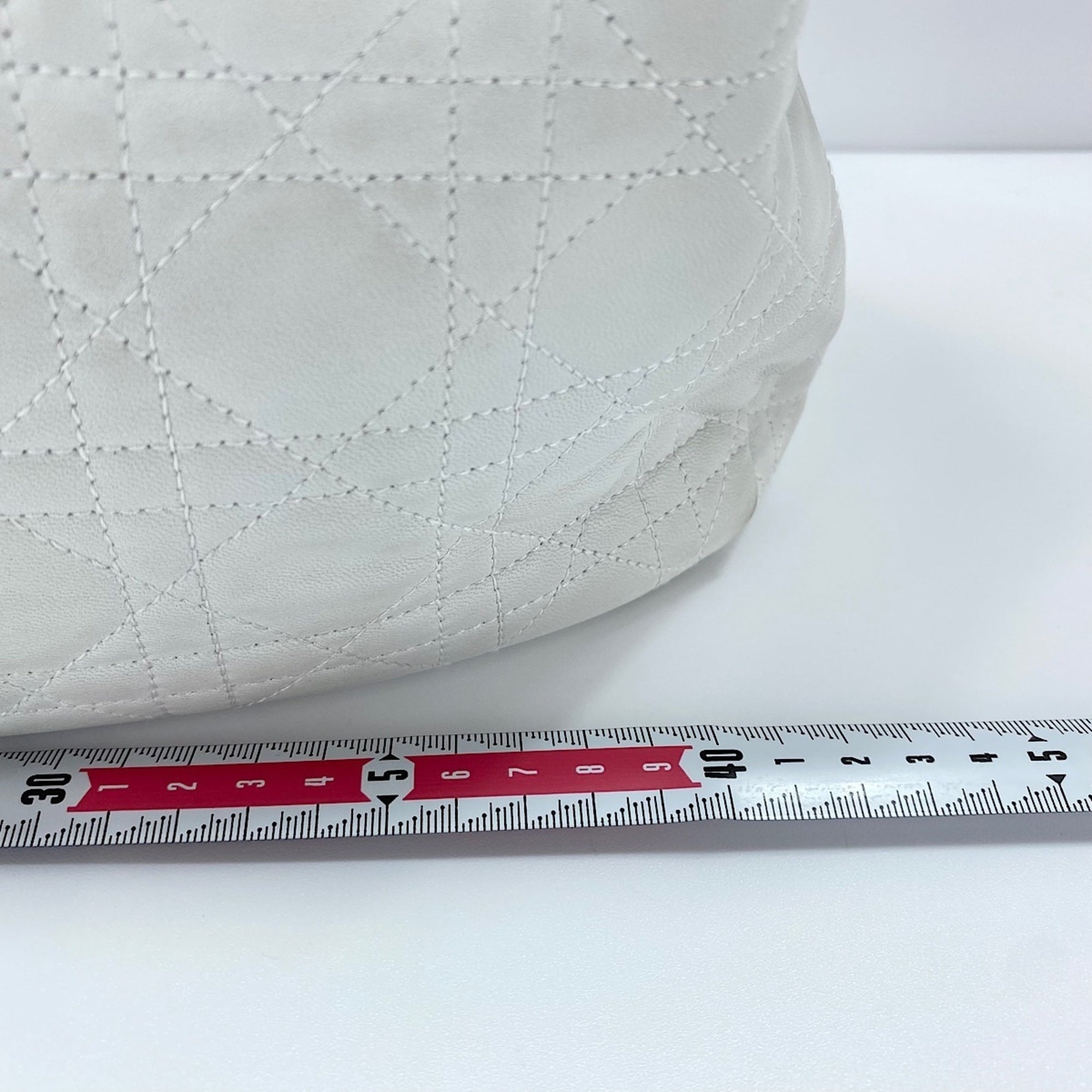 Christian Dior White Shoulder Bag (Pre-Owned)
