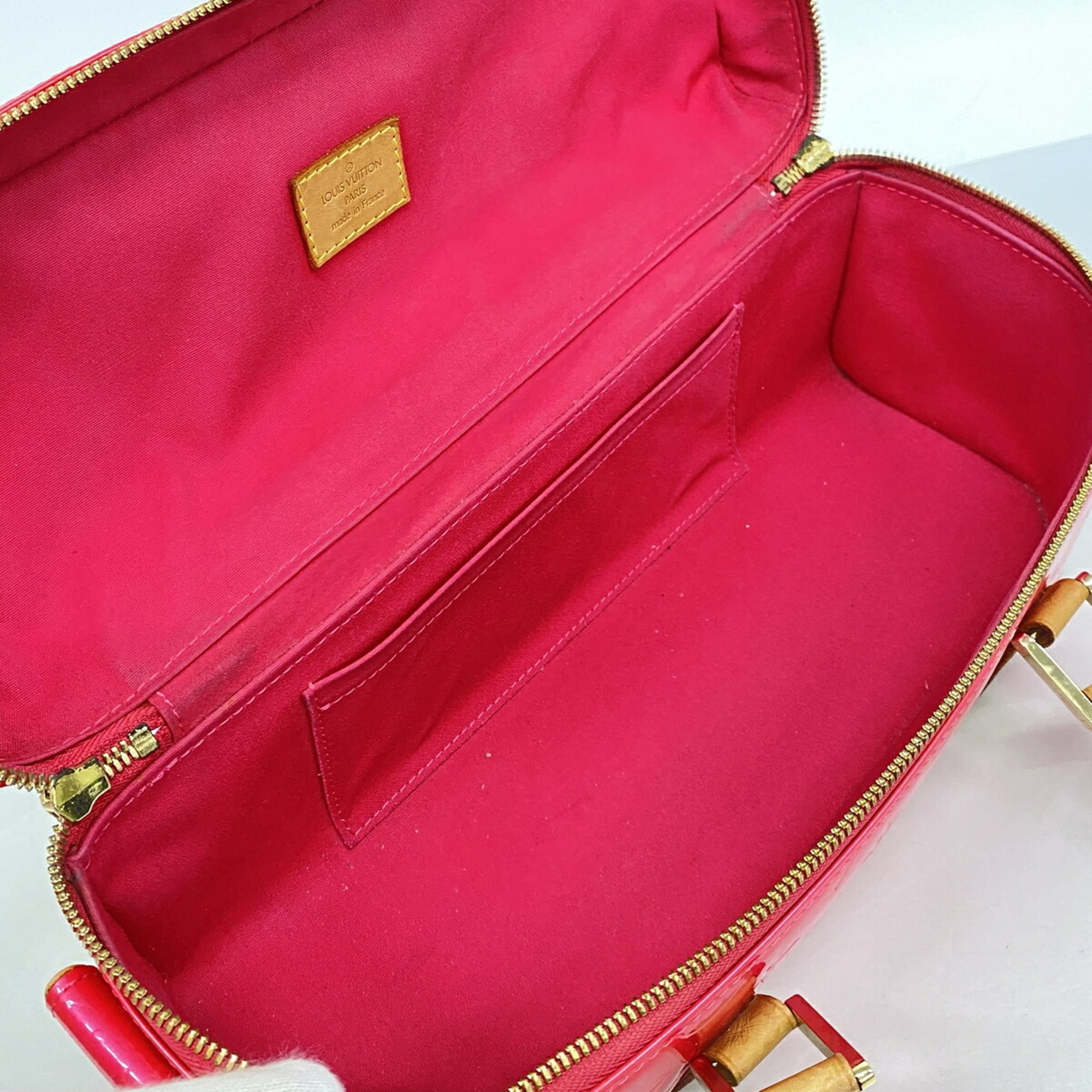 Louis Vuitton Fuchsia Pink Shoulder Bag (Pre-Owned)