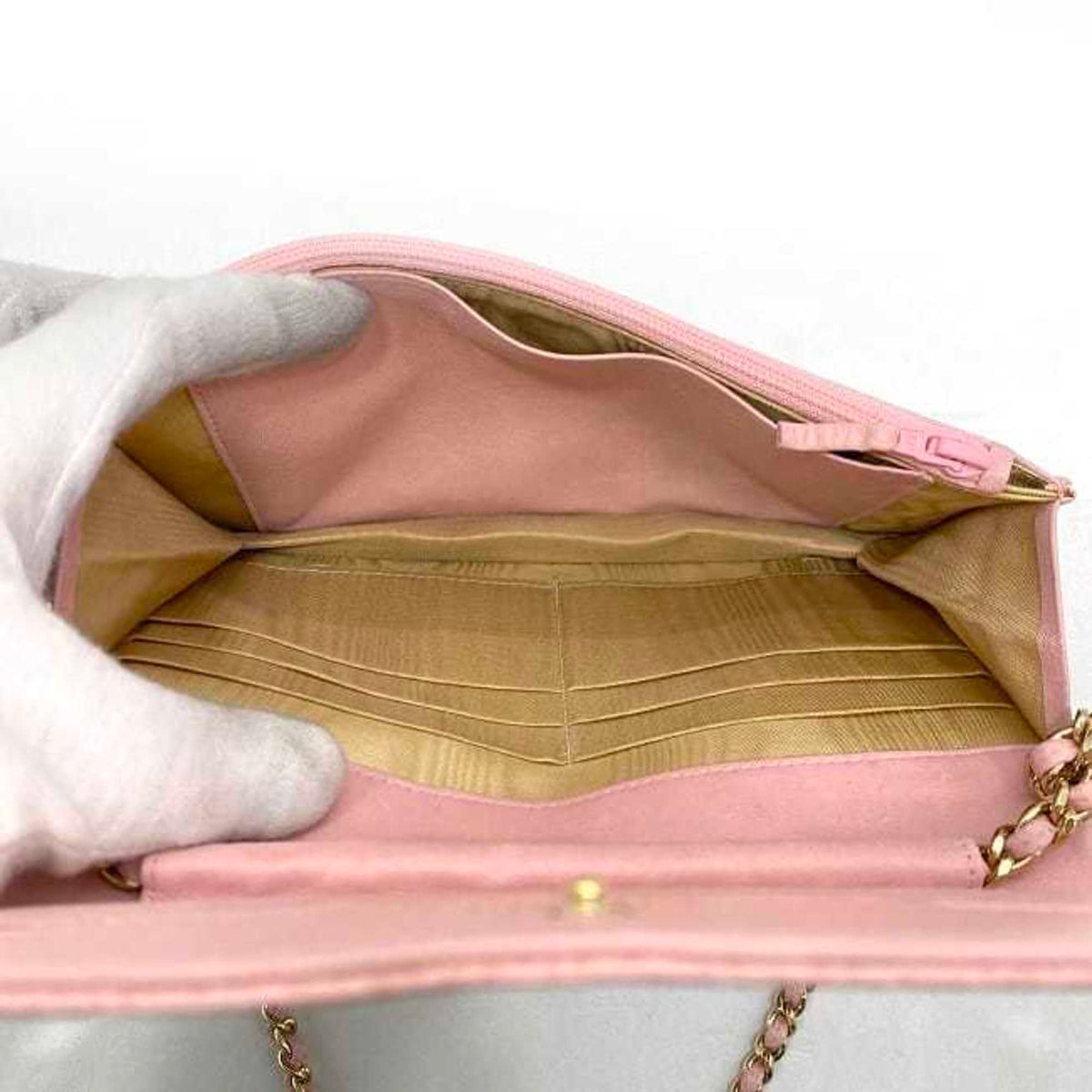 Chanel Pink Caviar Leather Shoulder Bag (Pre-Owned)