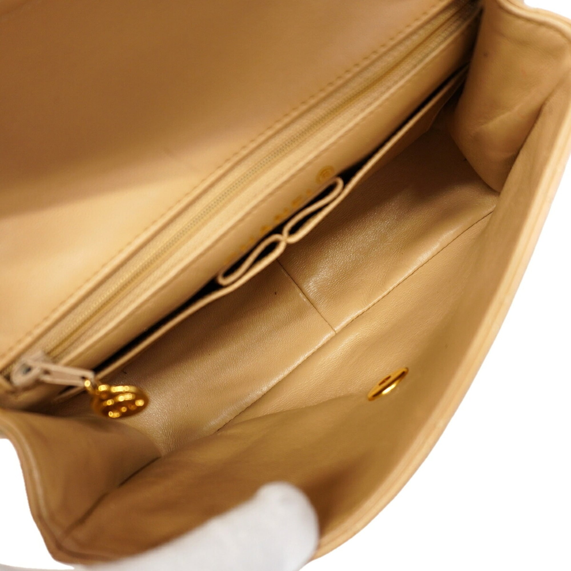 Chanel Beige Leather Shoulder Bag (Pre-Owned)